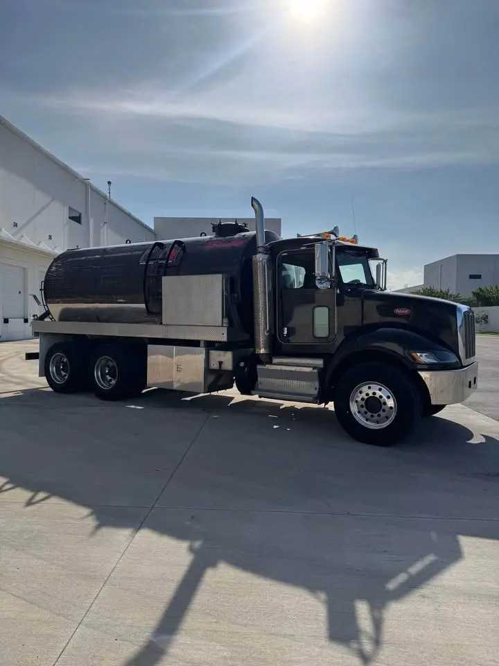 2012 Peterbilt 348 Jetter — photo 6