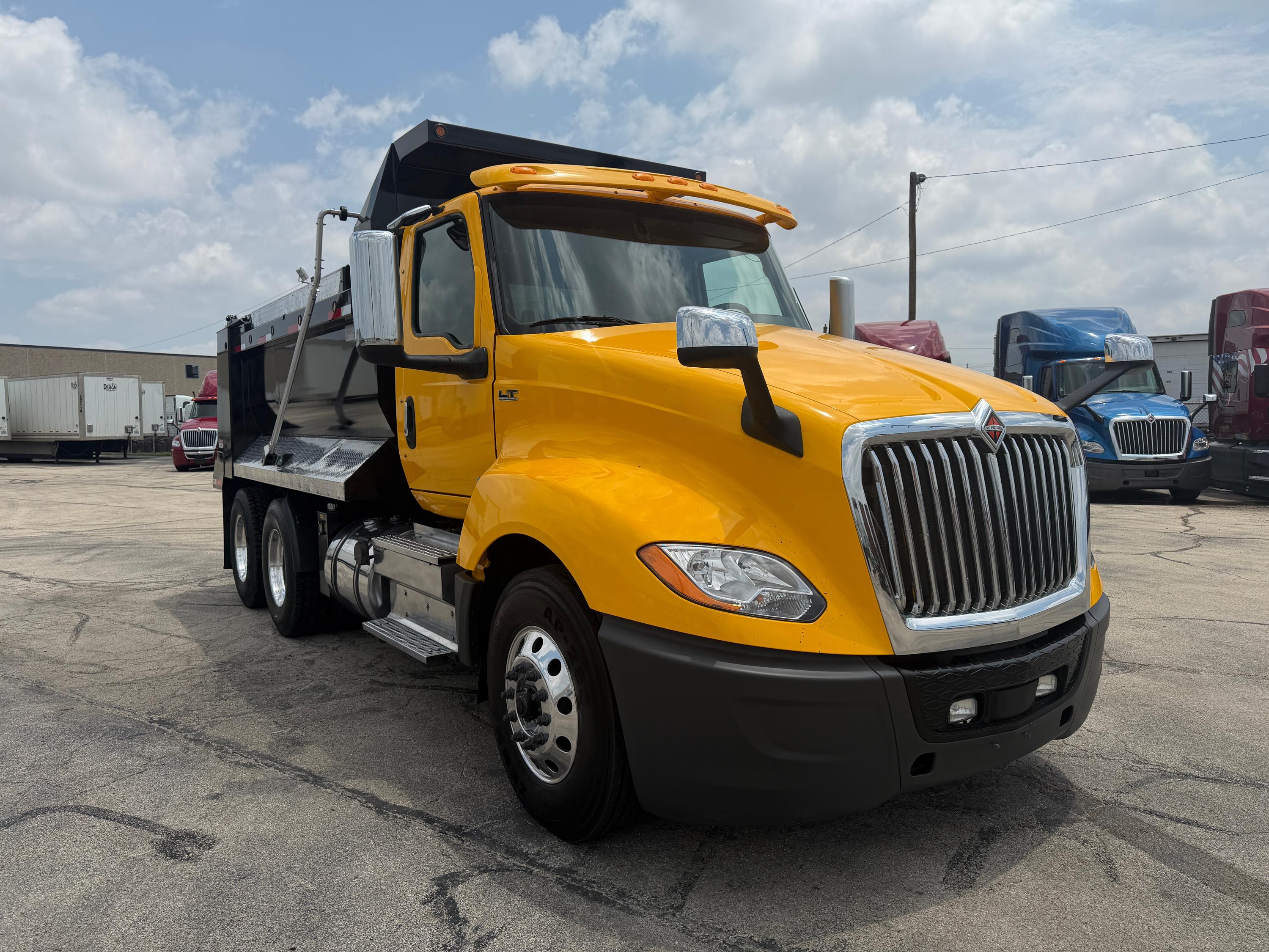 2021 International LT625 Dump Truck - image 1