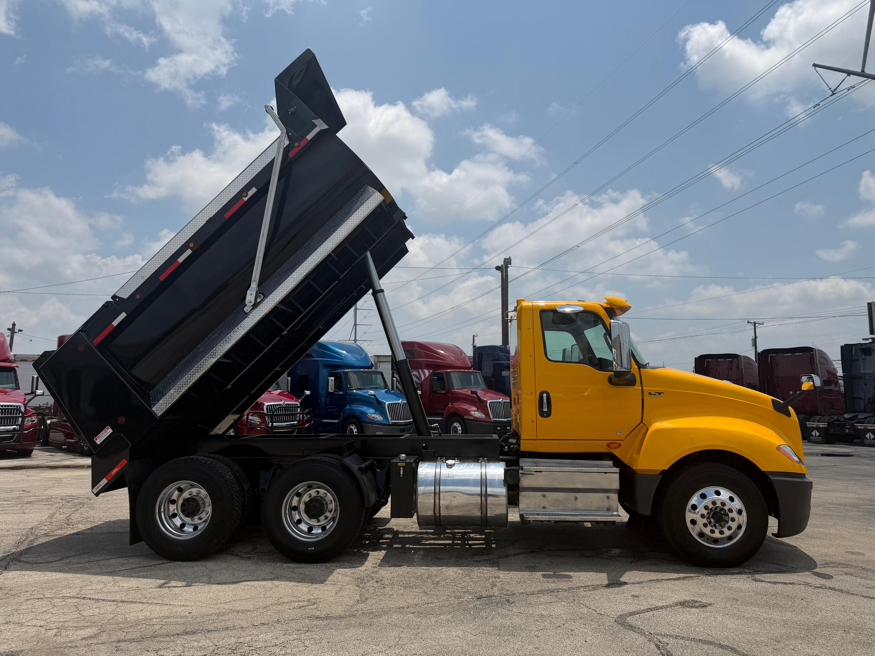 2021 International LT625 Dump Truck - image 3