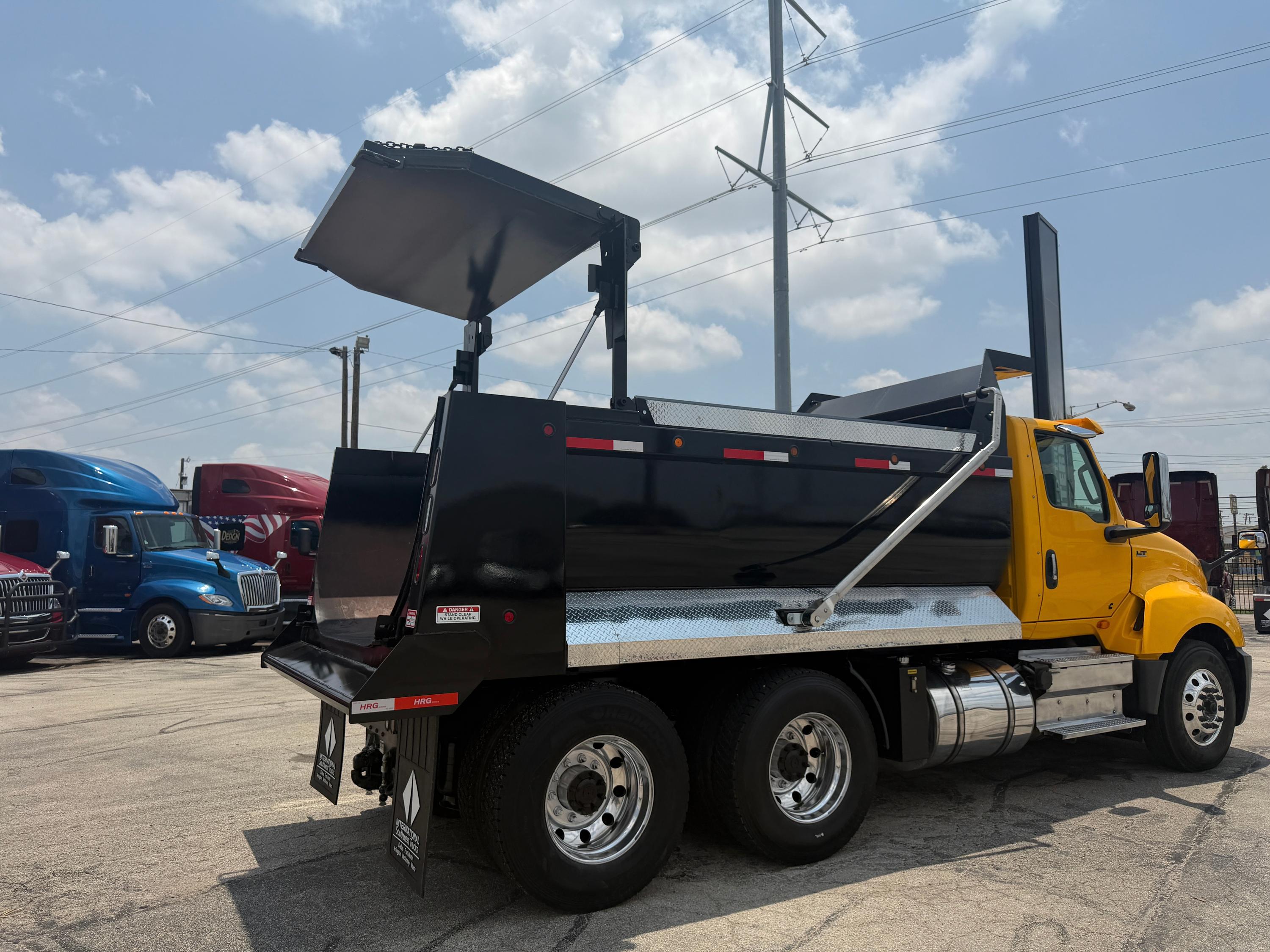 2021 International LT625 Dump Truck - image 5