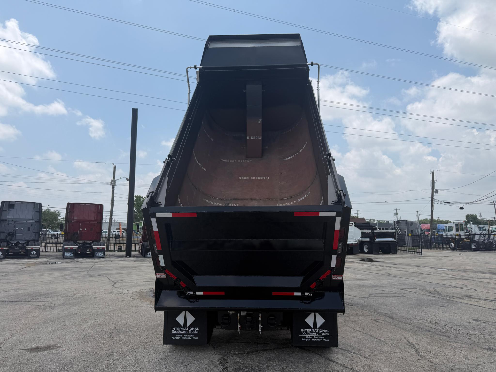 2021 International LT625 Dump Truck - image 4