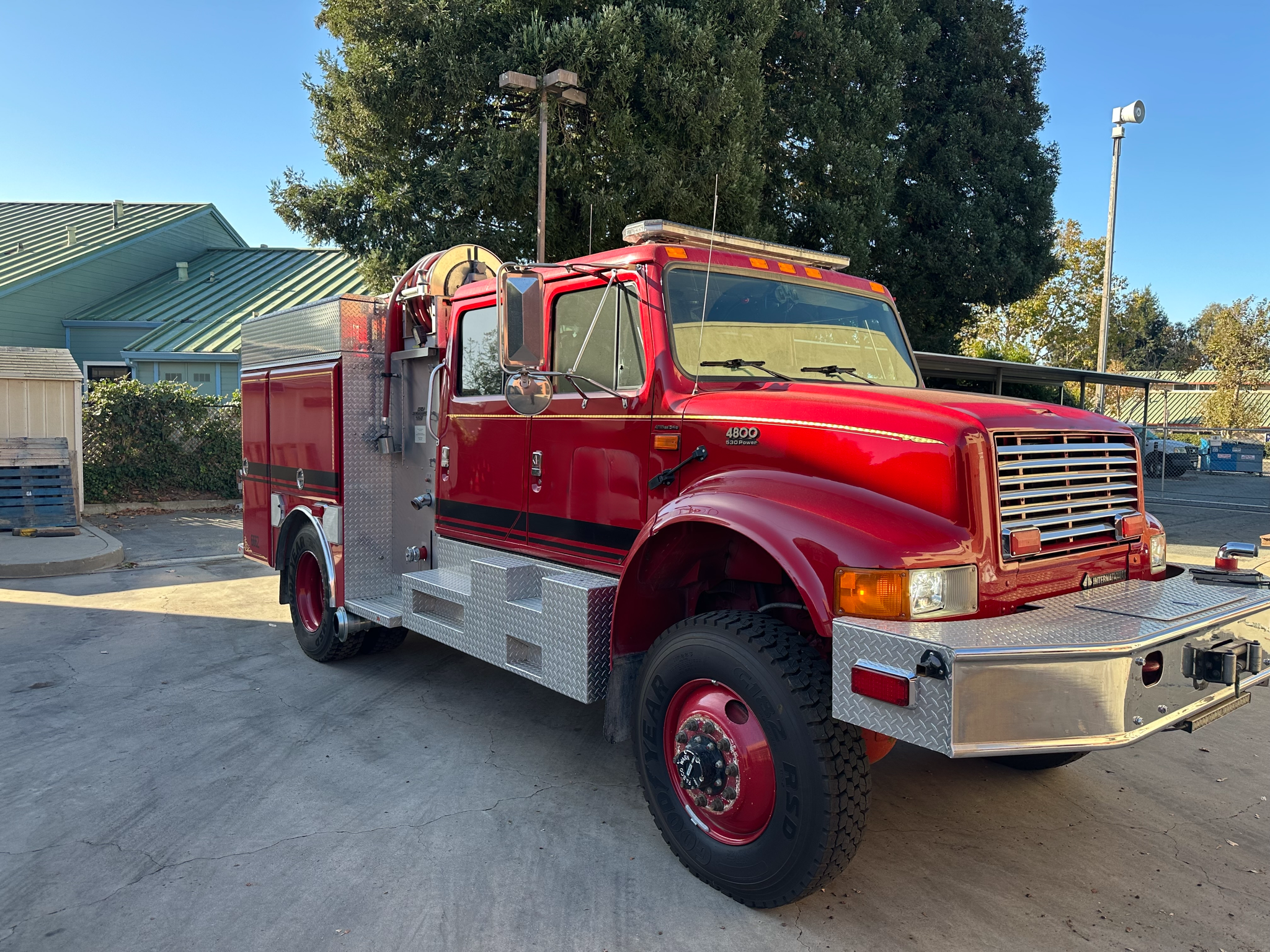 2000 International 4x4 Brush Truck - image 2