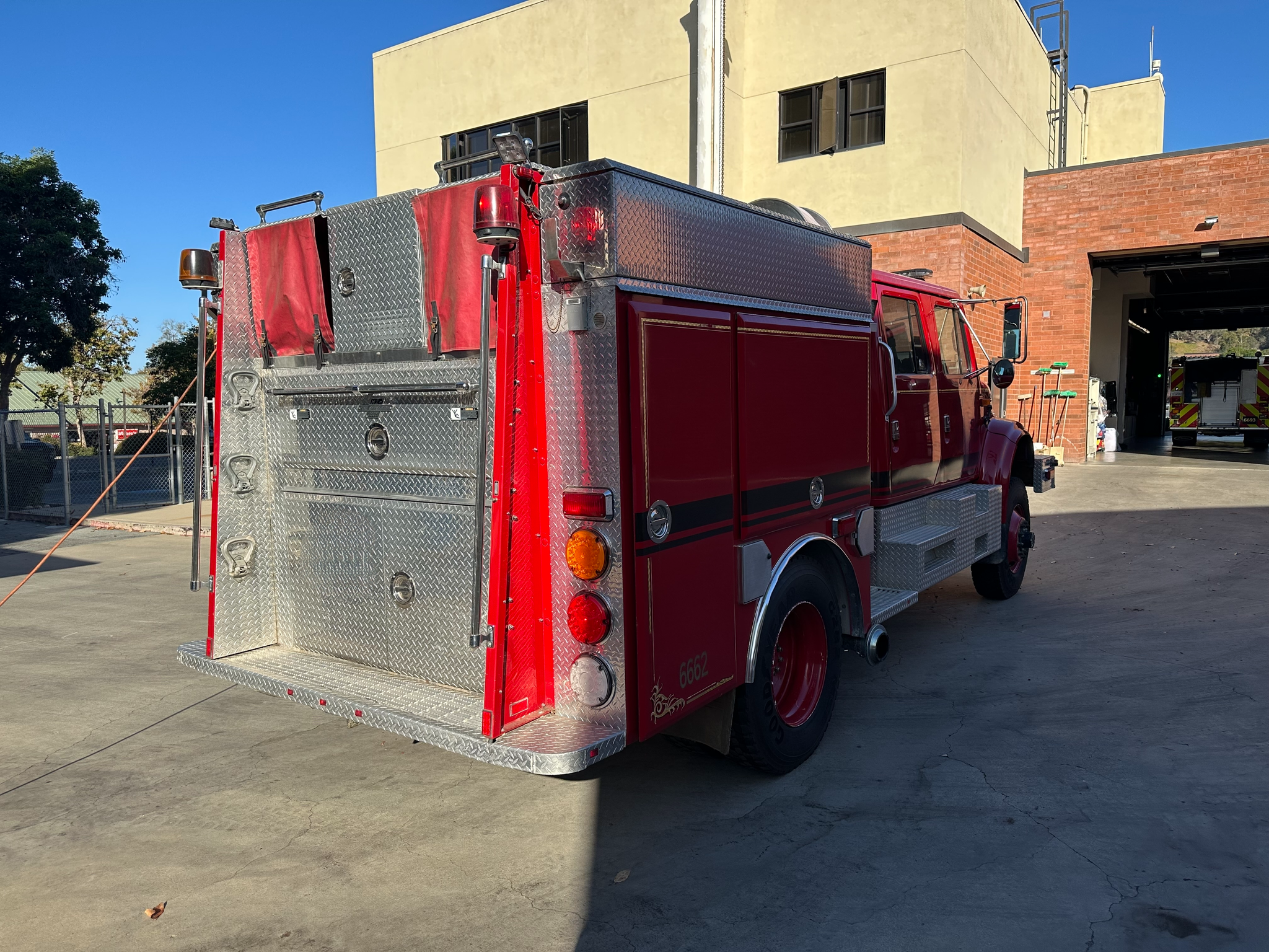 2000 International 4x4 Brush Truck - image 4