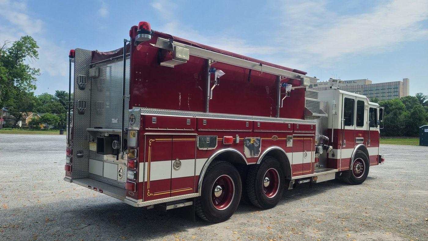 2005 KME 2800 Gallon Tanker - image 4