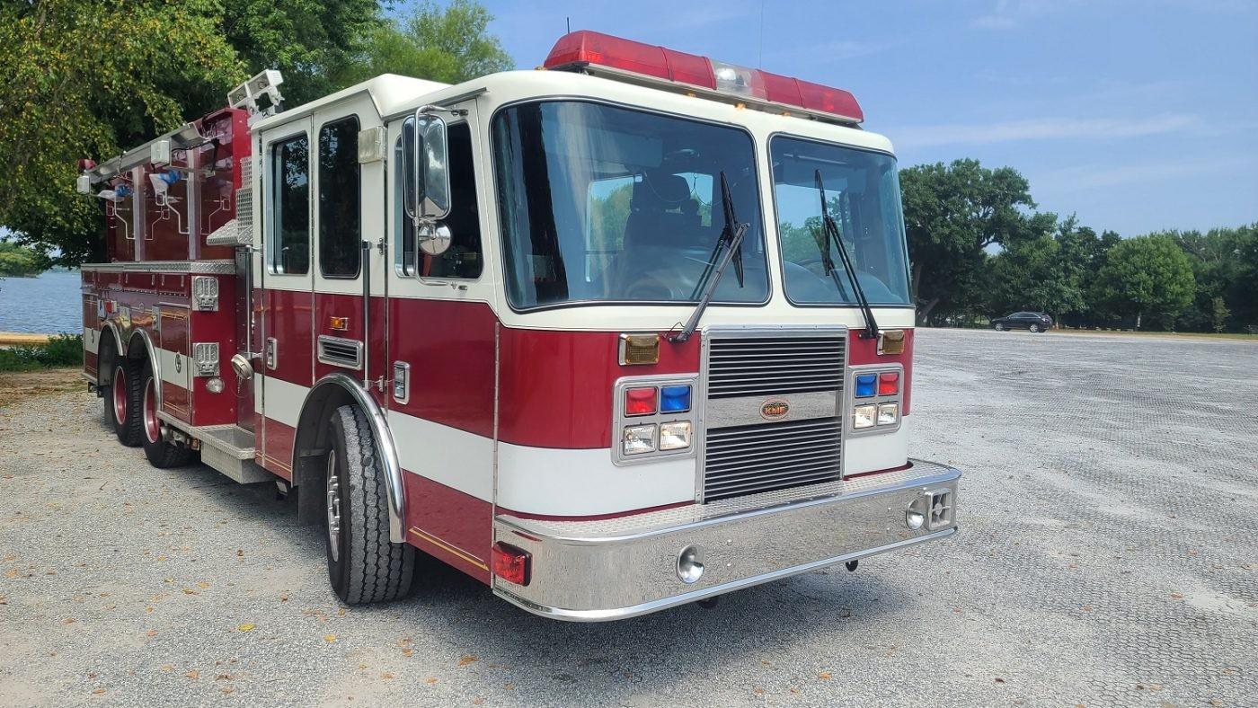 2005 KME 2800 Gallon Tanker - image 2
