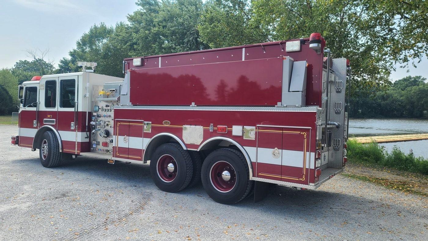 2005 KME 2800 Gallon Tanker - image 3