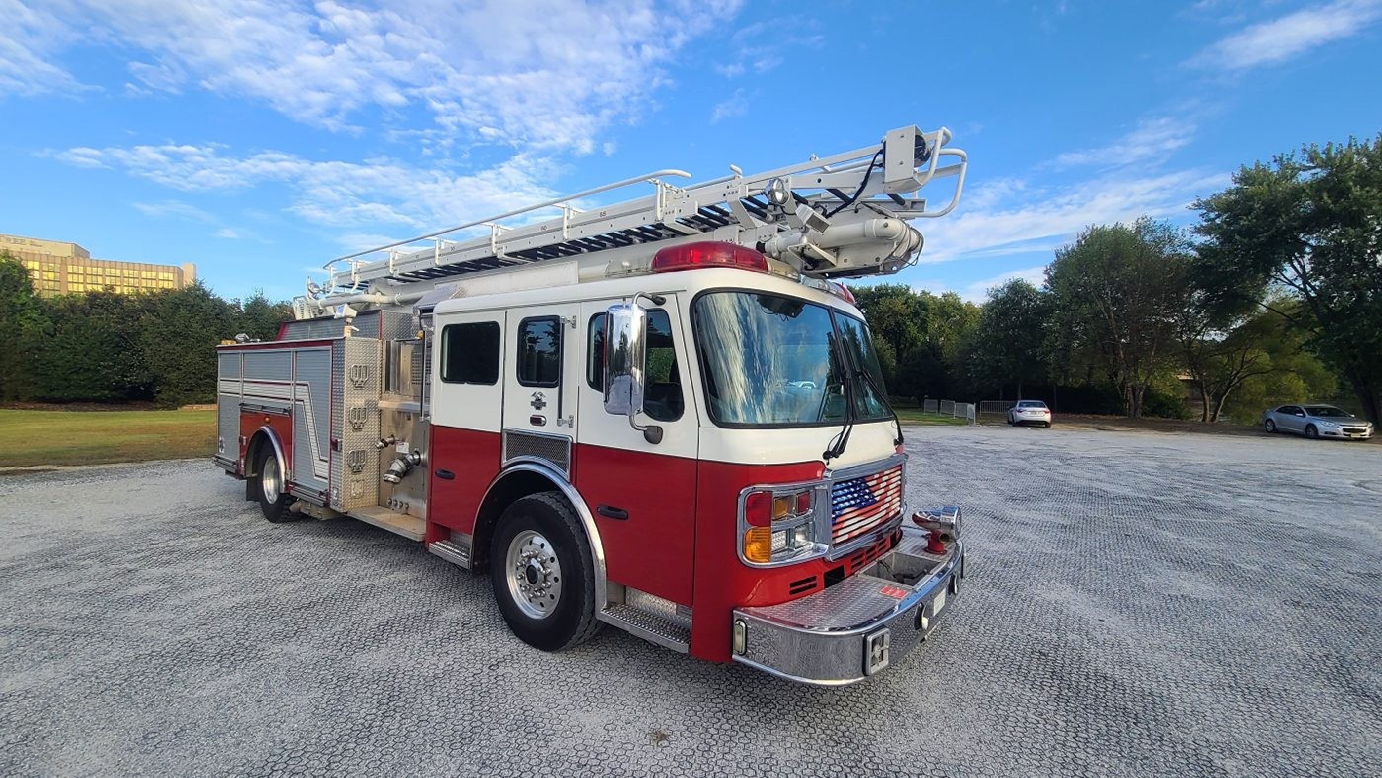 2005 American LaFrance 65’ Telesquirt - image 1