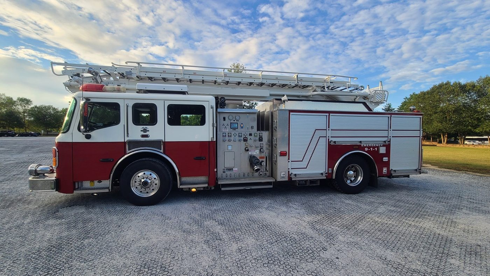 2005 American LaFrance 65’ Telesquirt - image 5