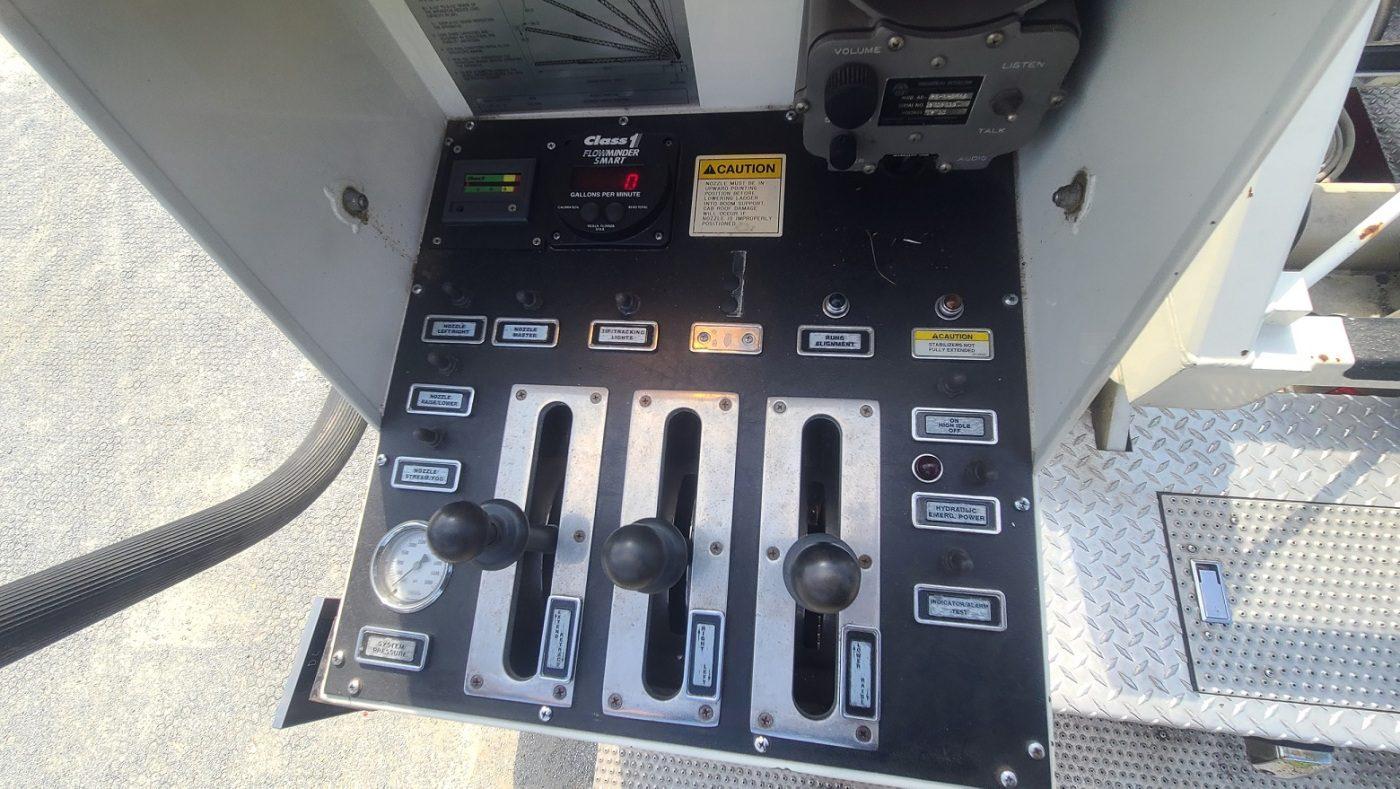 1998 Pierce 105' Quint - image 23