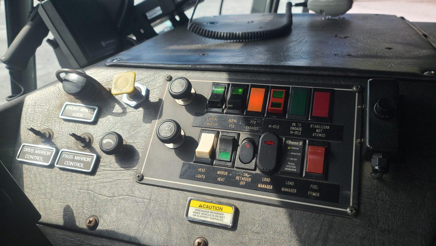 1998 Pierce 105' Quint - image 27