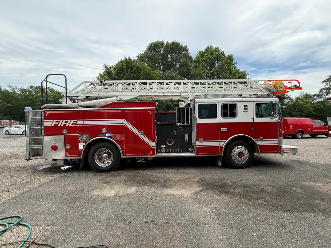 2000 Seagrave 75' Quint 1500/500