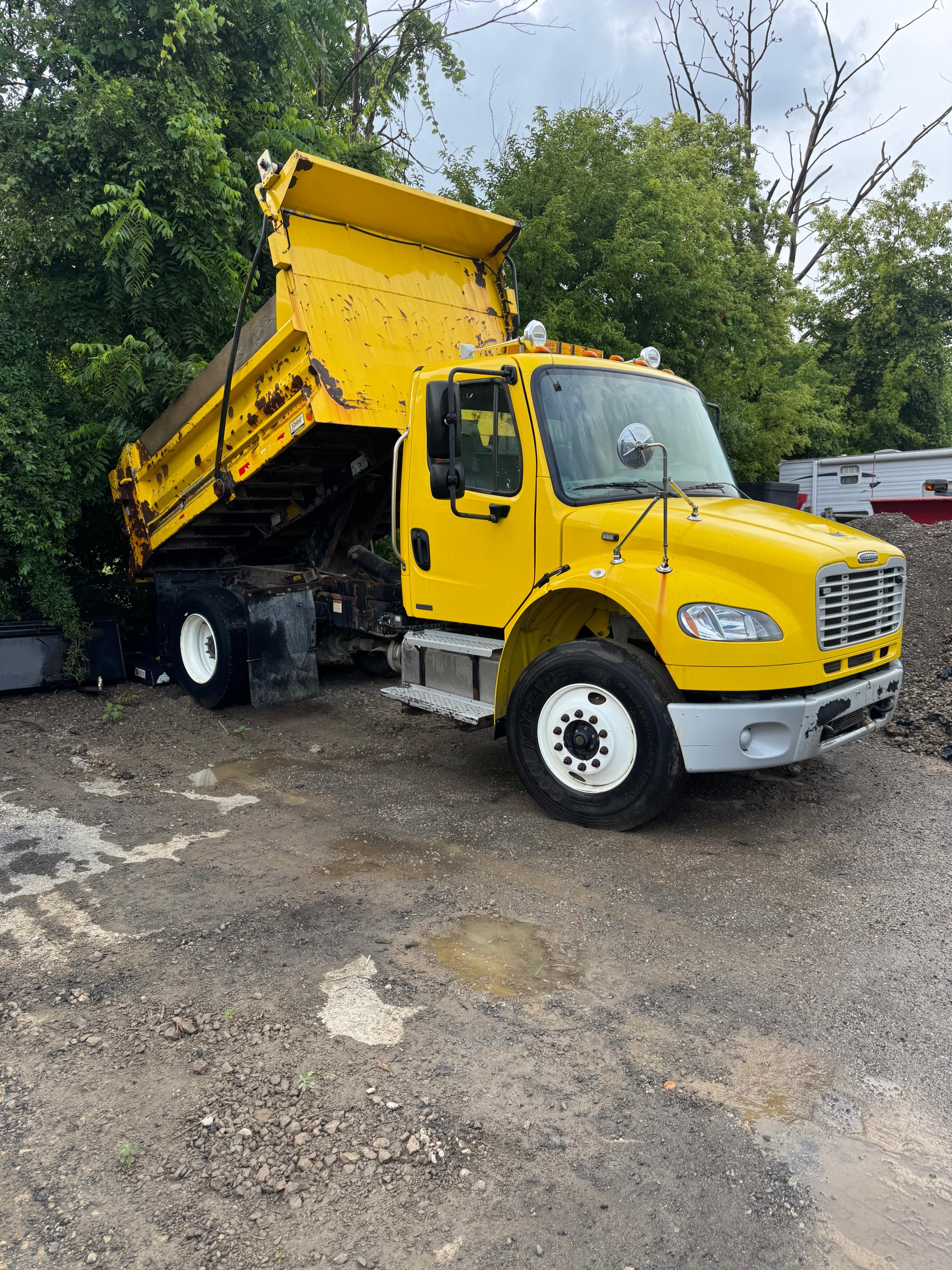 2009 Freightliner M2 Dump Truck - image 1