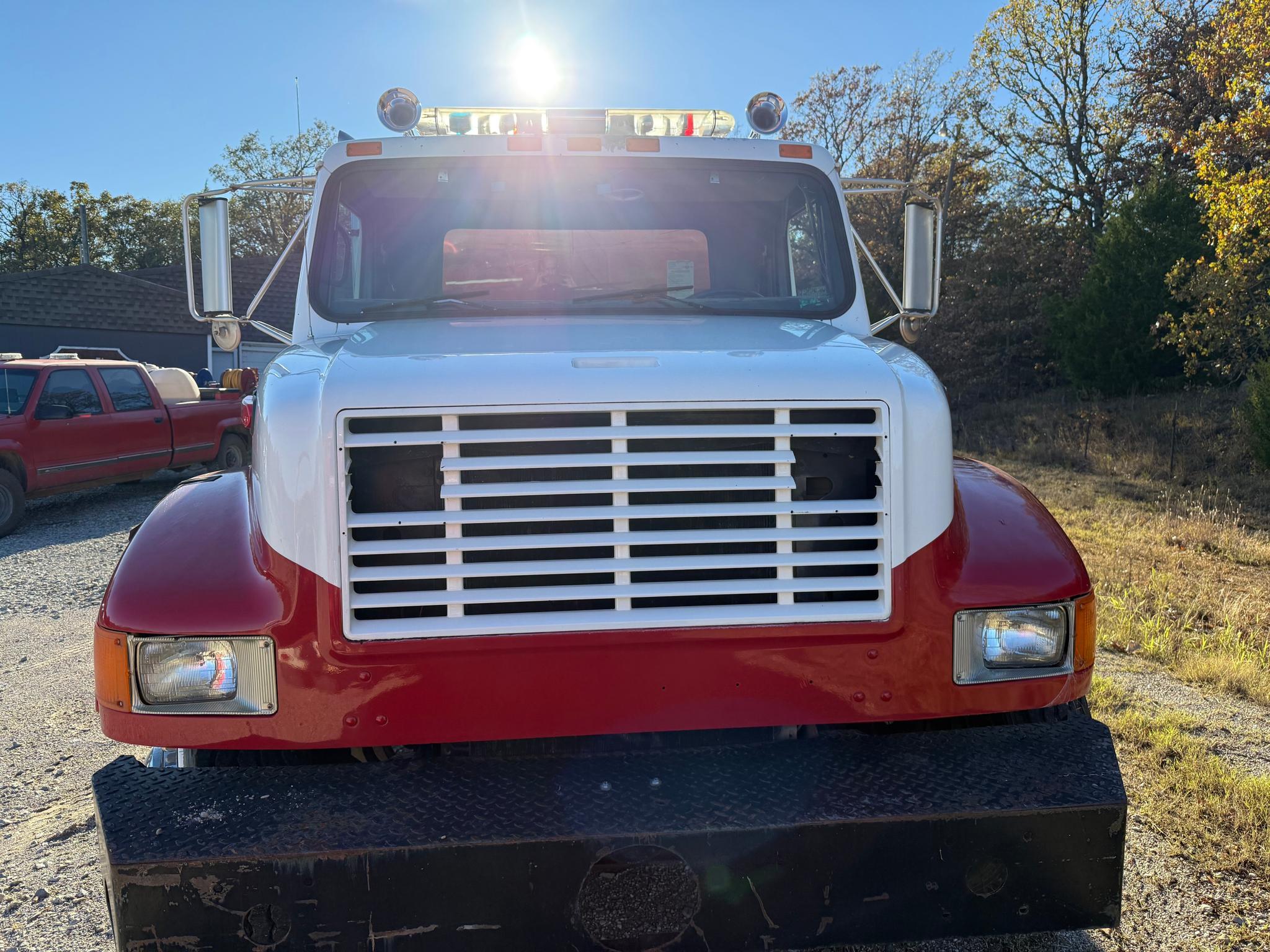 1993 International Dt 4200 Tanker - image 2