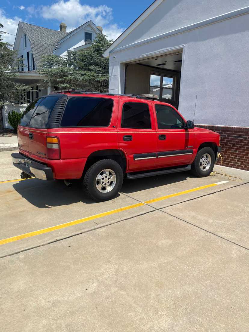 2001 Chevy Tahoe + Jaws of Life set — photo 2