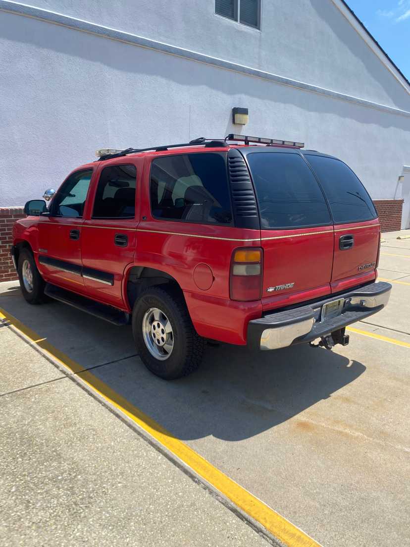 2001 Chevy Tahoe + Jaws of Life set — photo 3