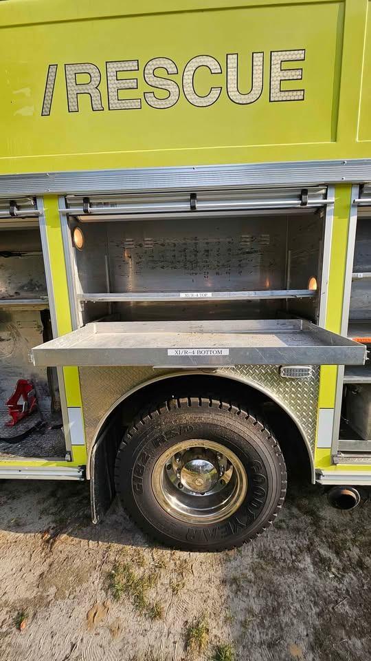 2000 Saulsbury E-One Heavy Rescue - image 9