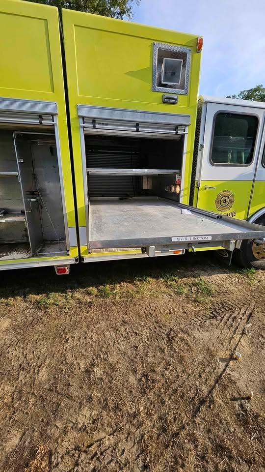 2000 Saulsbury E-One Heavy Rescue - image 10