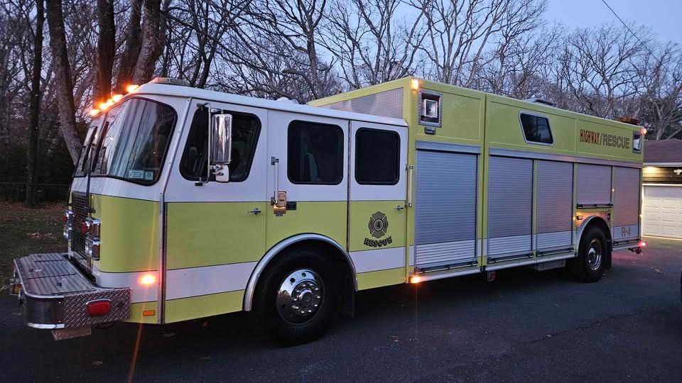 2000 Saulsbury E-One Heavy Rescue - image 2