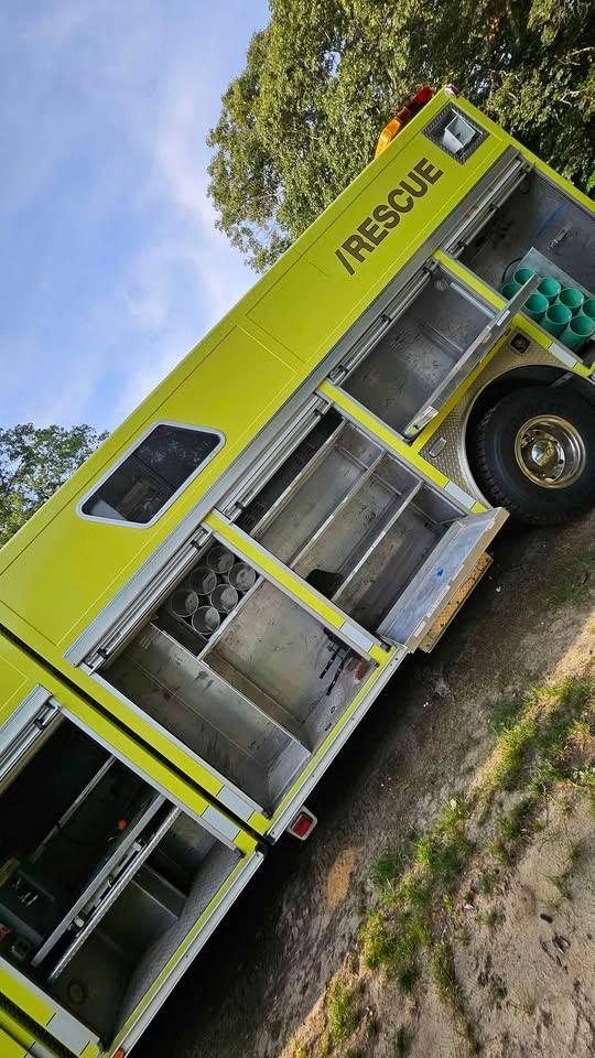 2000 Saulsbury E-One Heavy Rescue - image 8