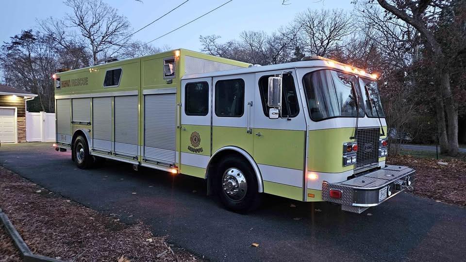 2000 Saulsbury E-One Heavy Rescue - image 1