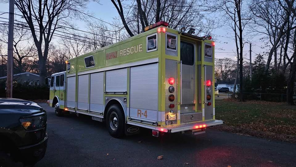 2000 Saulsbury E-One Heavy Rescue - image 4