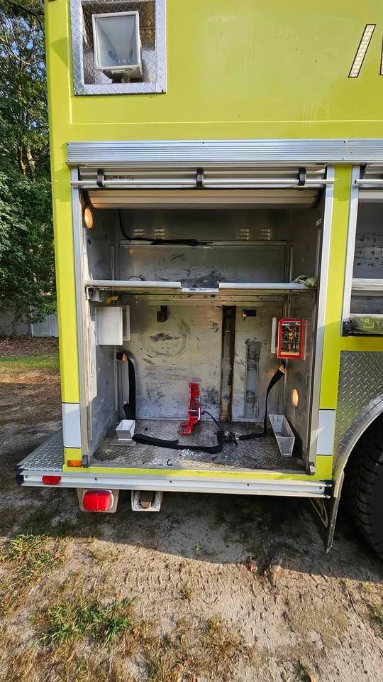 2000 Saulsbury E-One Heavy Rescue - image 11