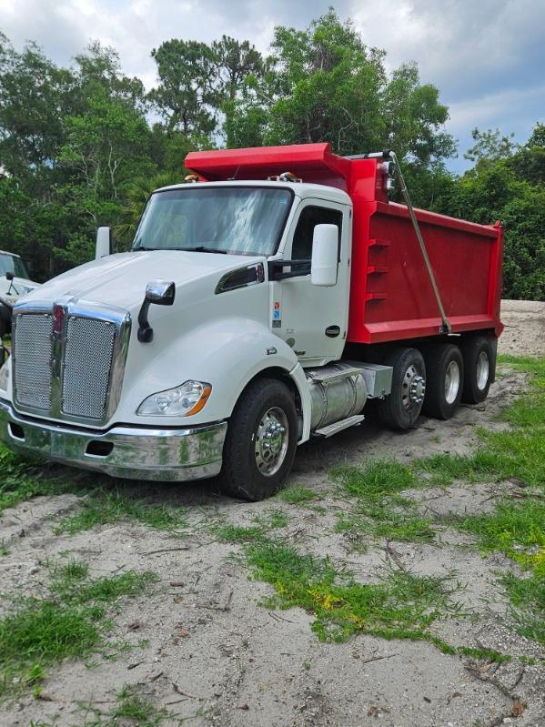 2018 Kenworth Dump Truck - image 1