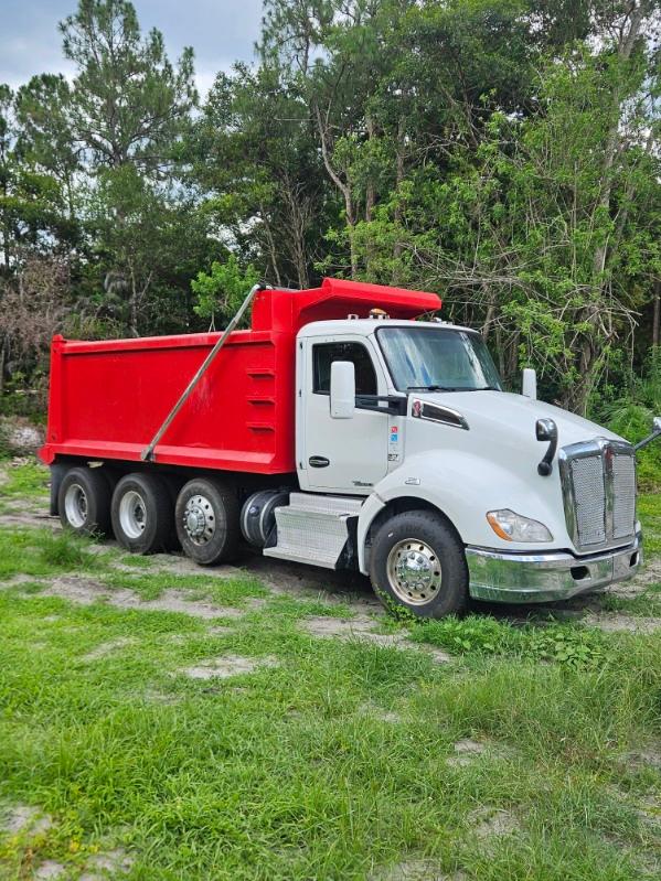 2018 Kenworth Dump Truck - image 2