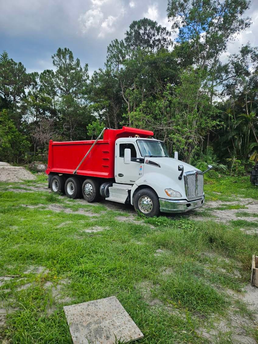 2018 Kenworth Dump Truck - image 3