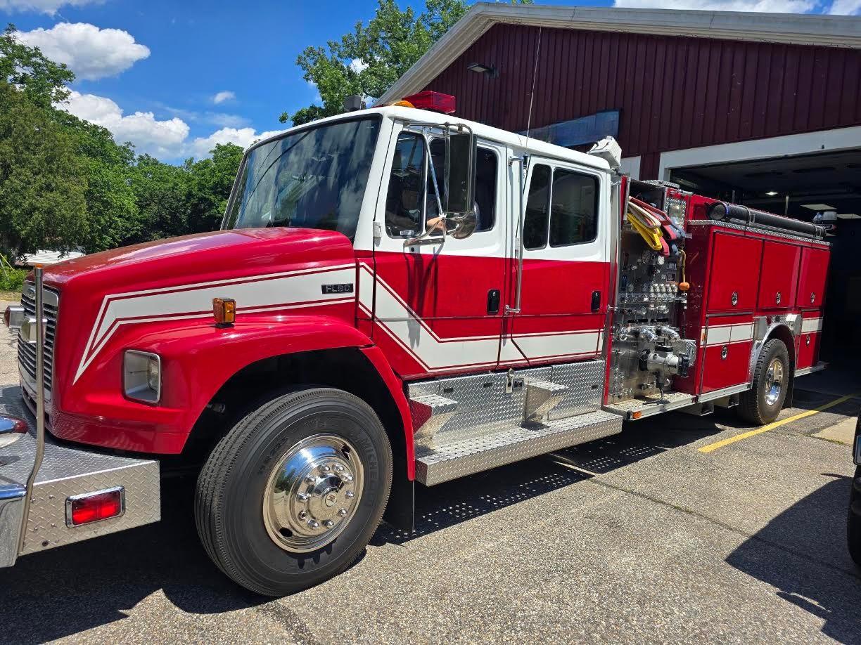 1998 E-One Freightliner Pumper - image 2