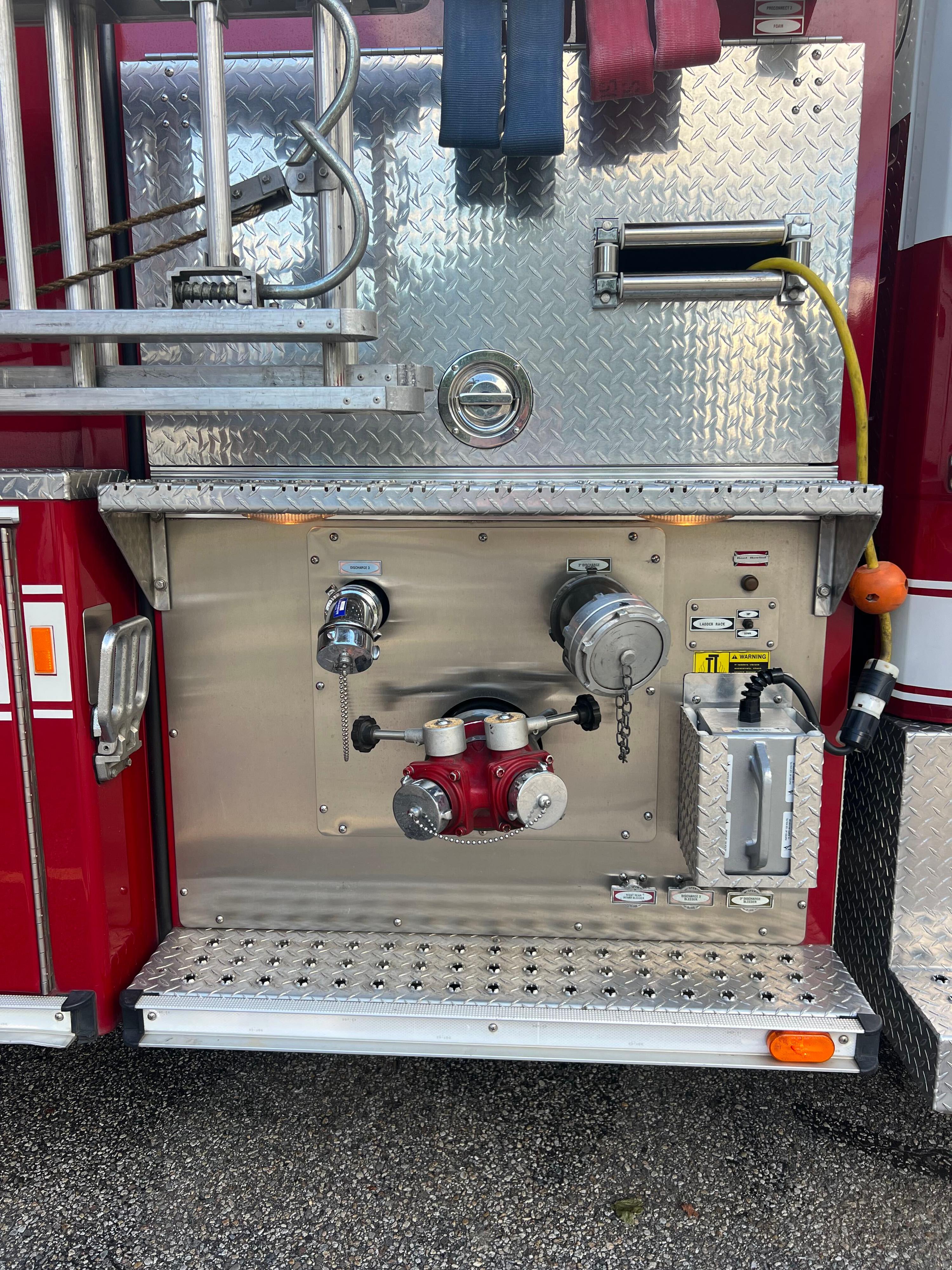 1998 E-One Freightliner Pumper - image 28