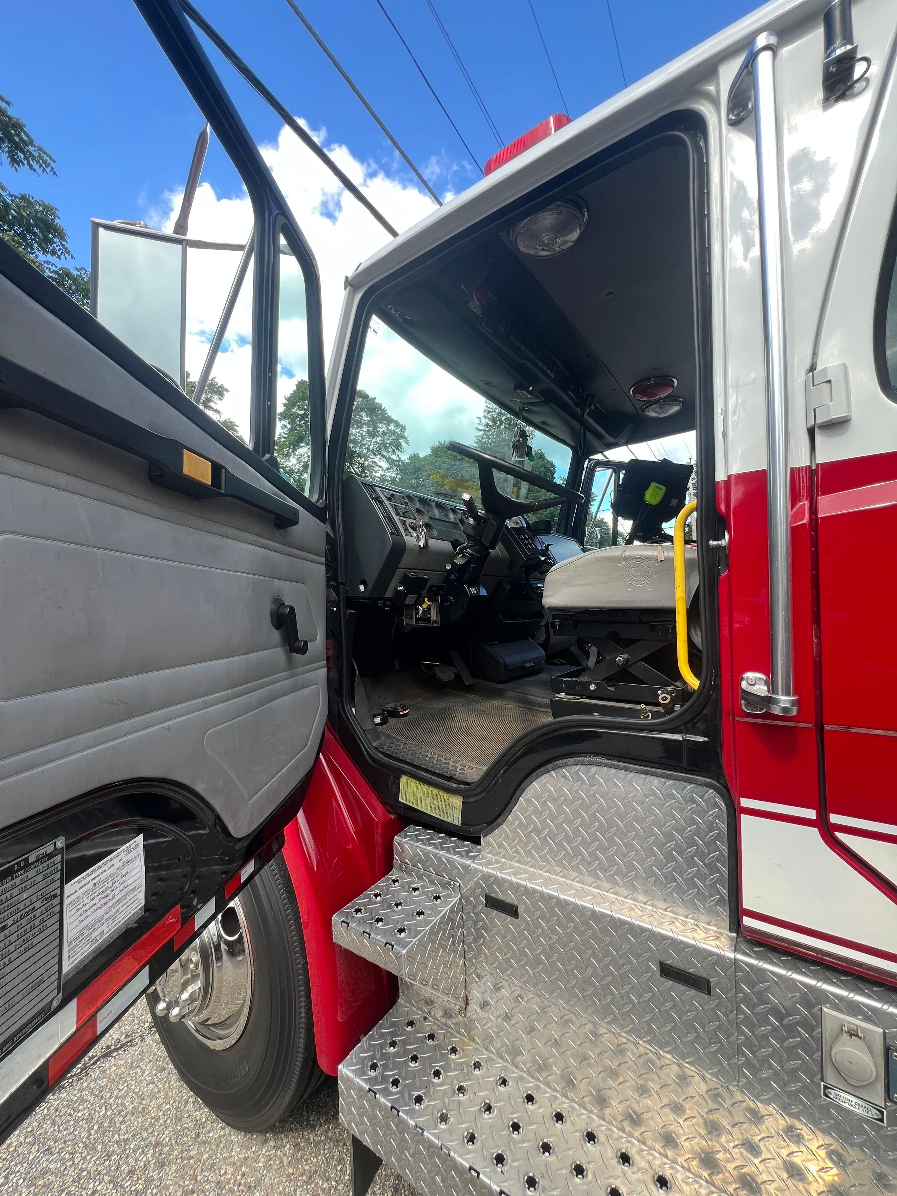 1998 E-One Freightliner Pumper - image 16