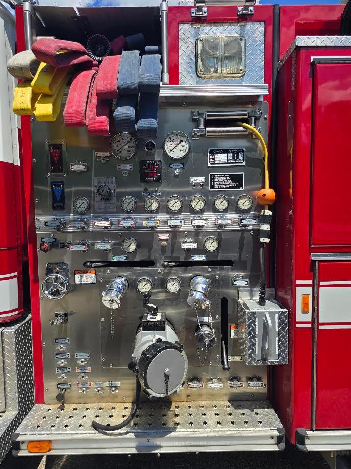 1998 E-One Freightliner Pumper - image 7