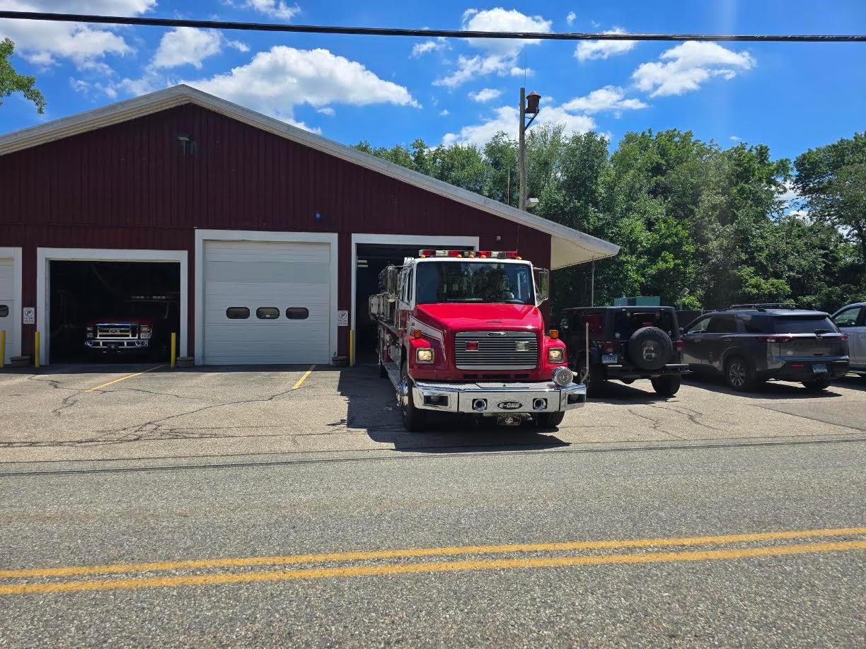 1998 E-One Freightliner Pumper - image 3