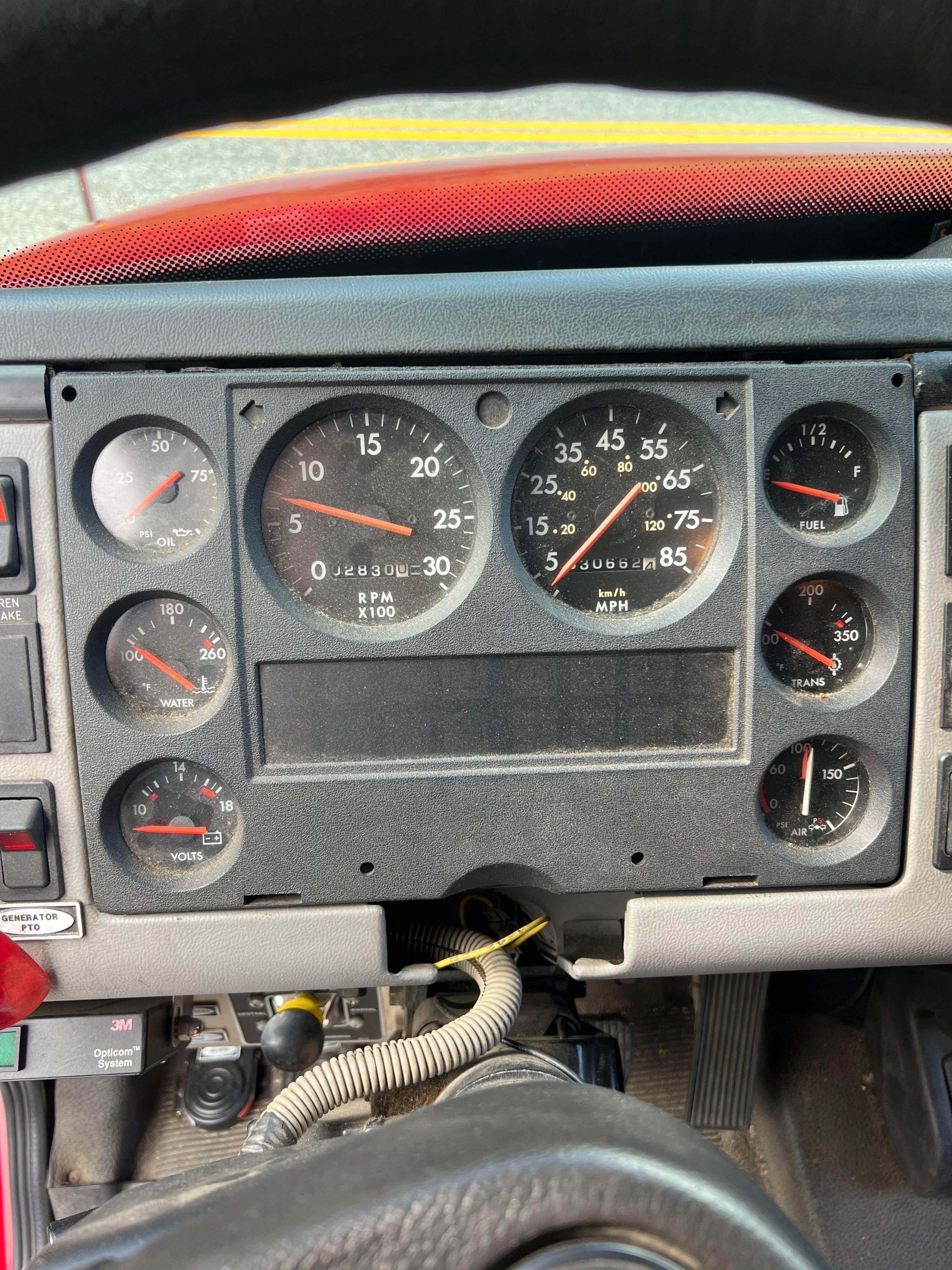 1998 E-One Freightliner Pumper - image 19