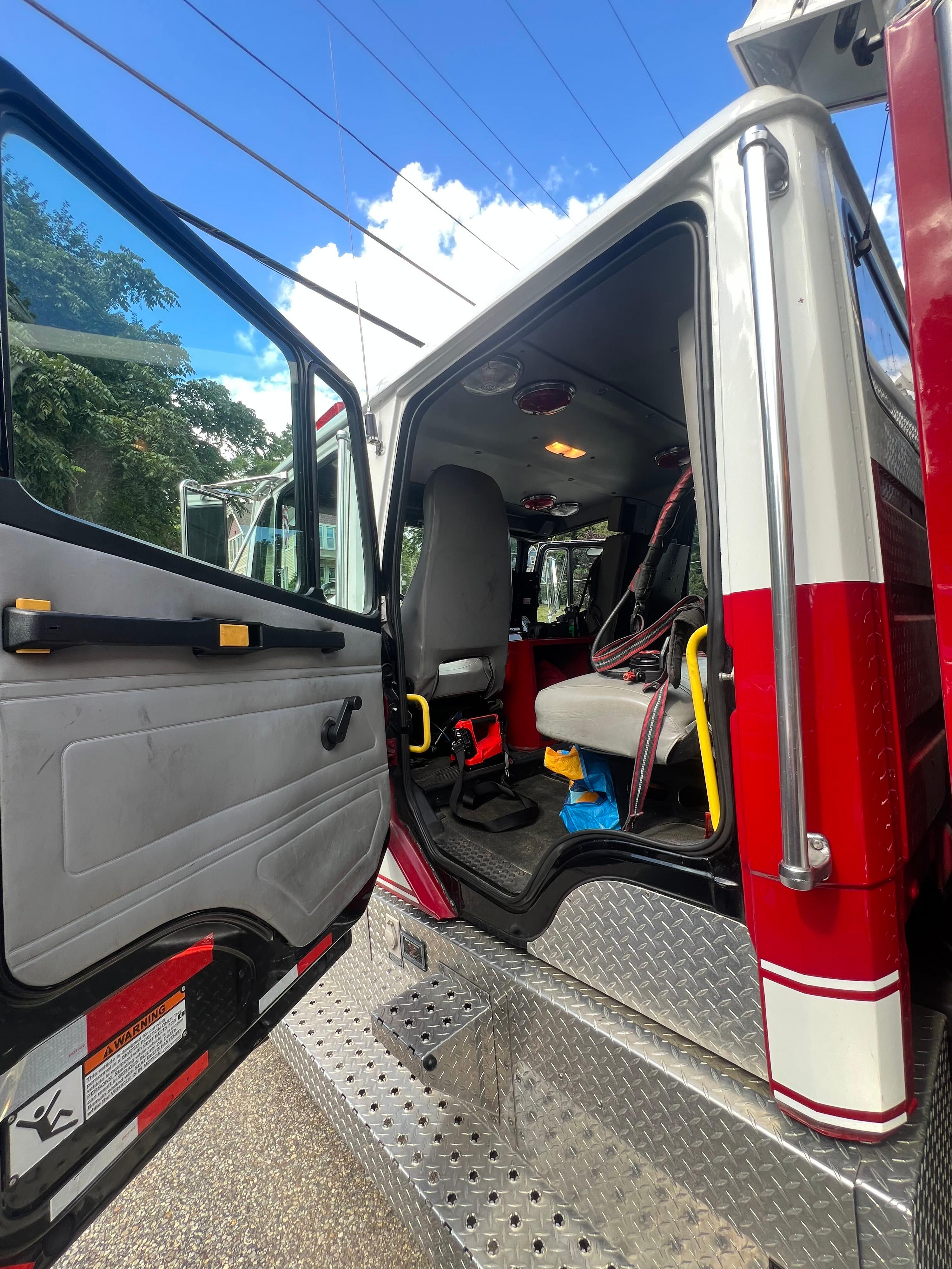 1998 E-One Freightliner Pumper - image 17