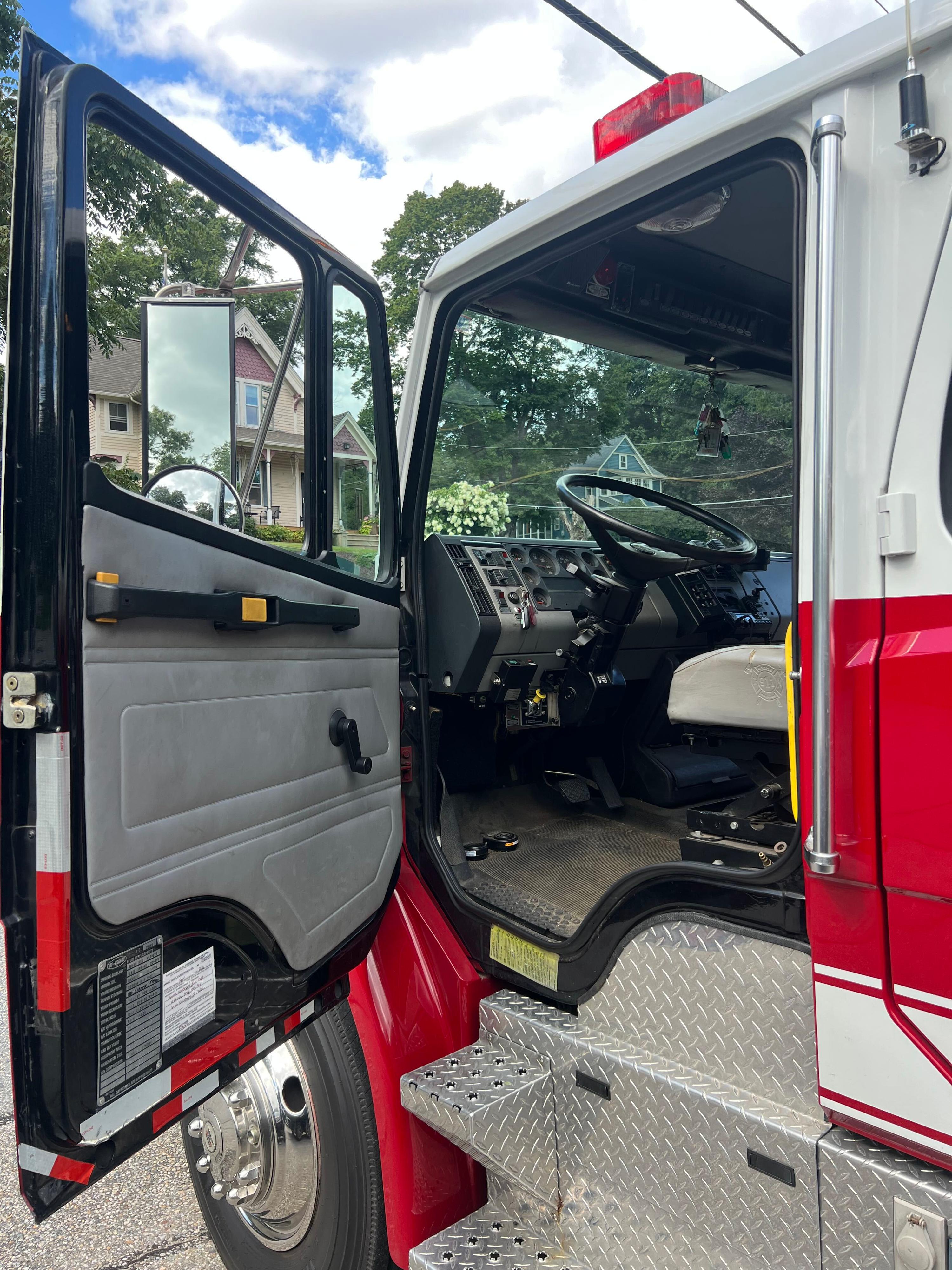 1998 E-One Freightliner Pumper - image 11