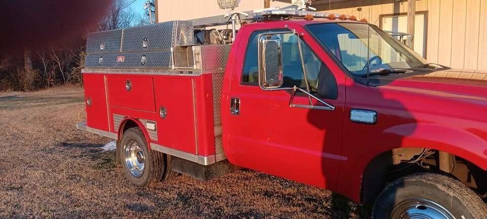 2001 Ford F-550 - image 1