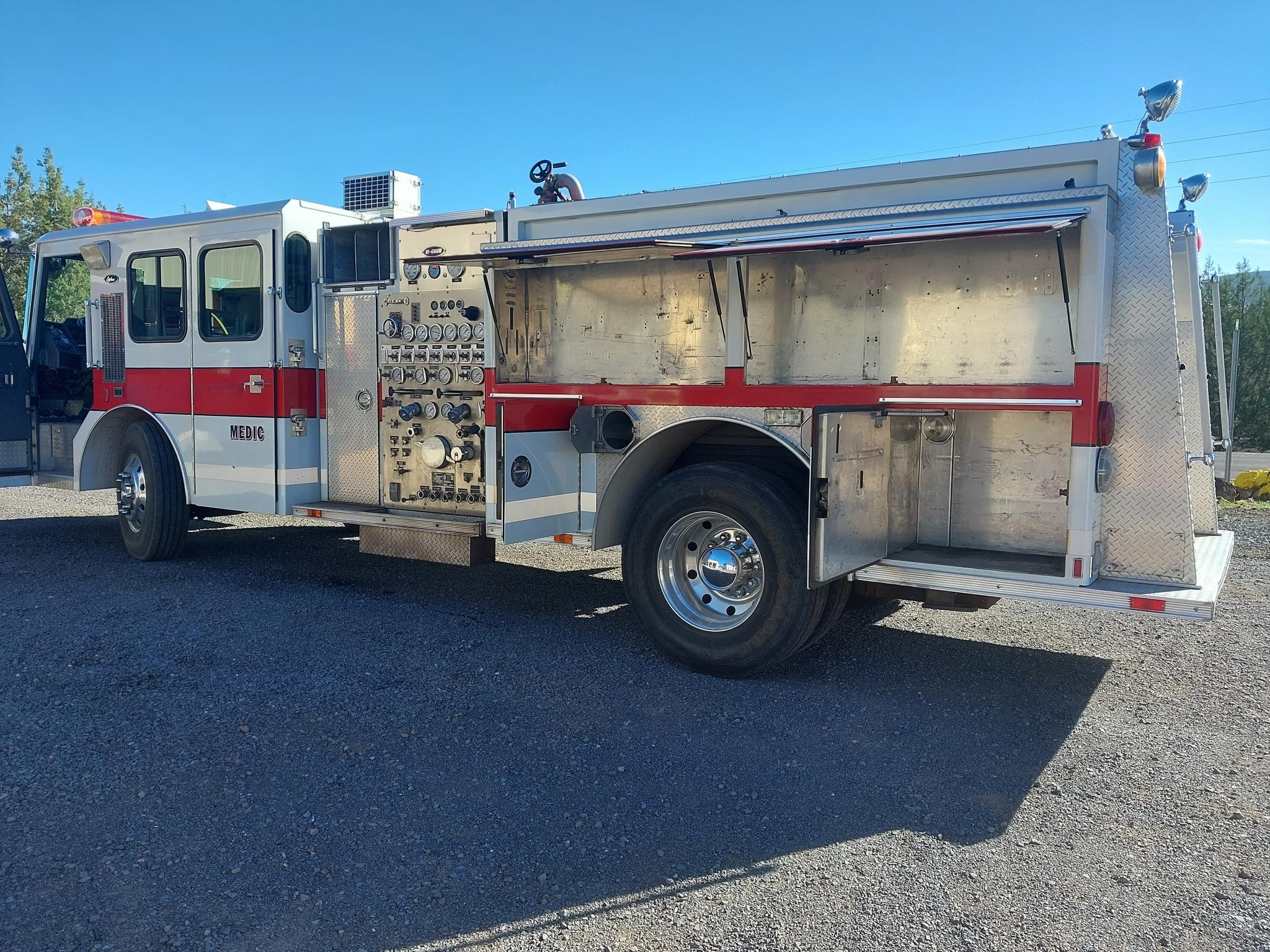 1990 E-One Pumper - image 3