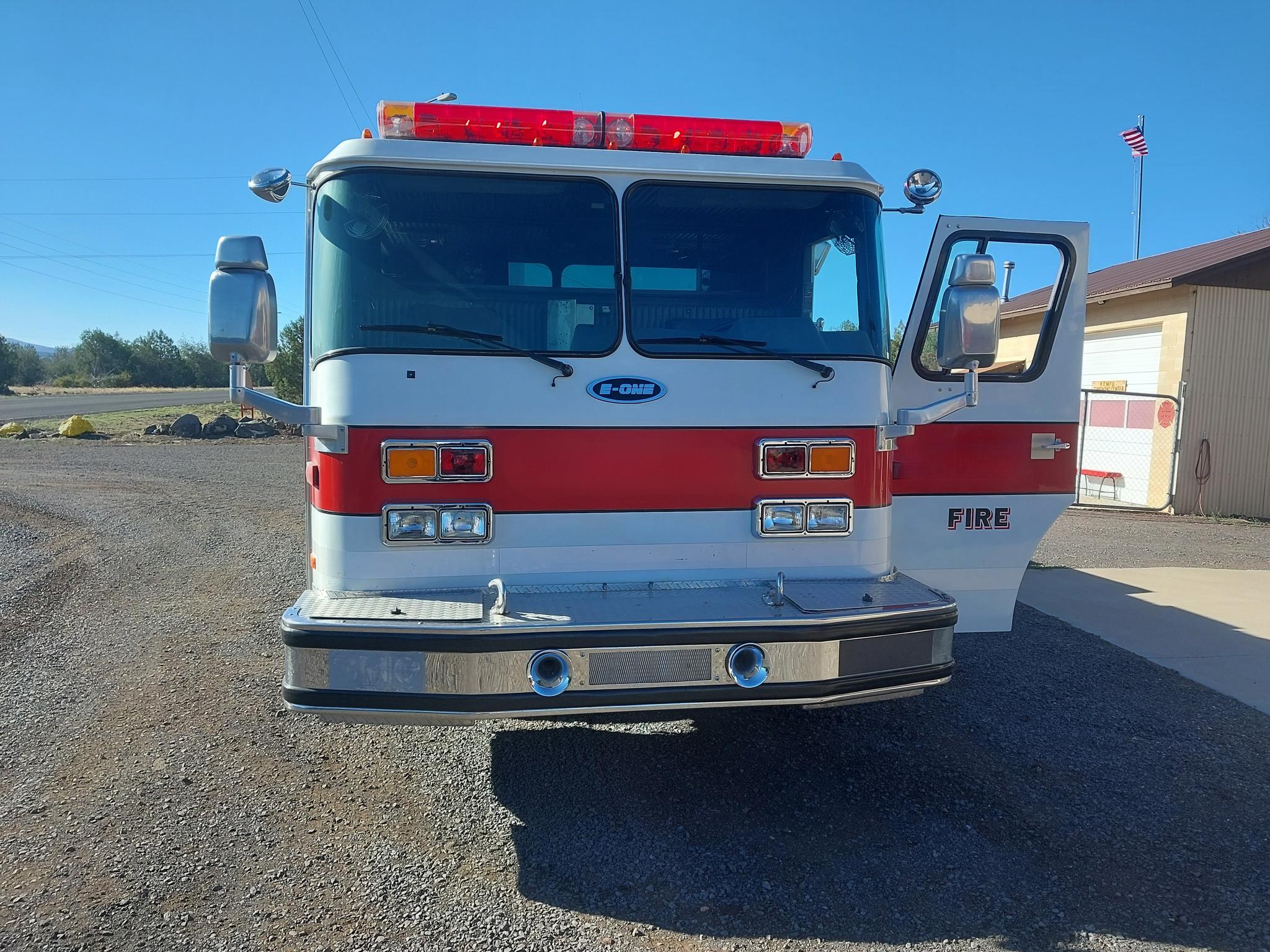 1990 E-One Pumper - image 2