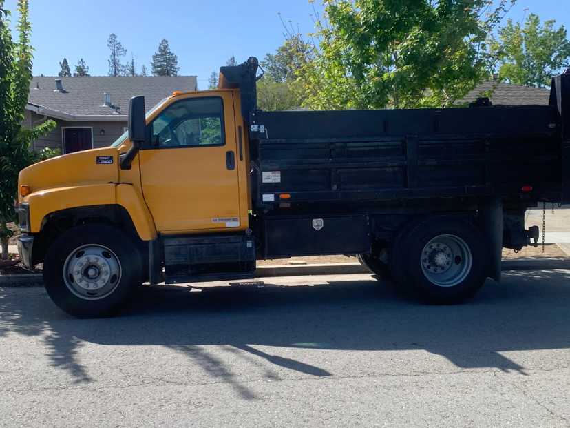 2005 GMC Dump truck — photo 2