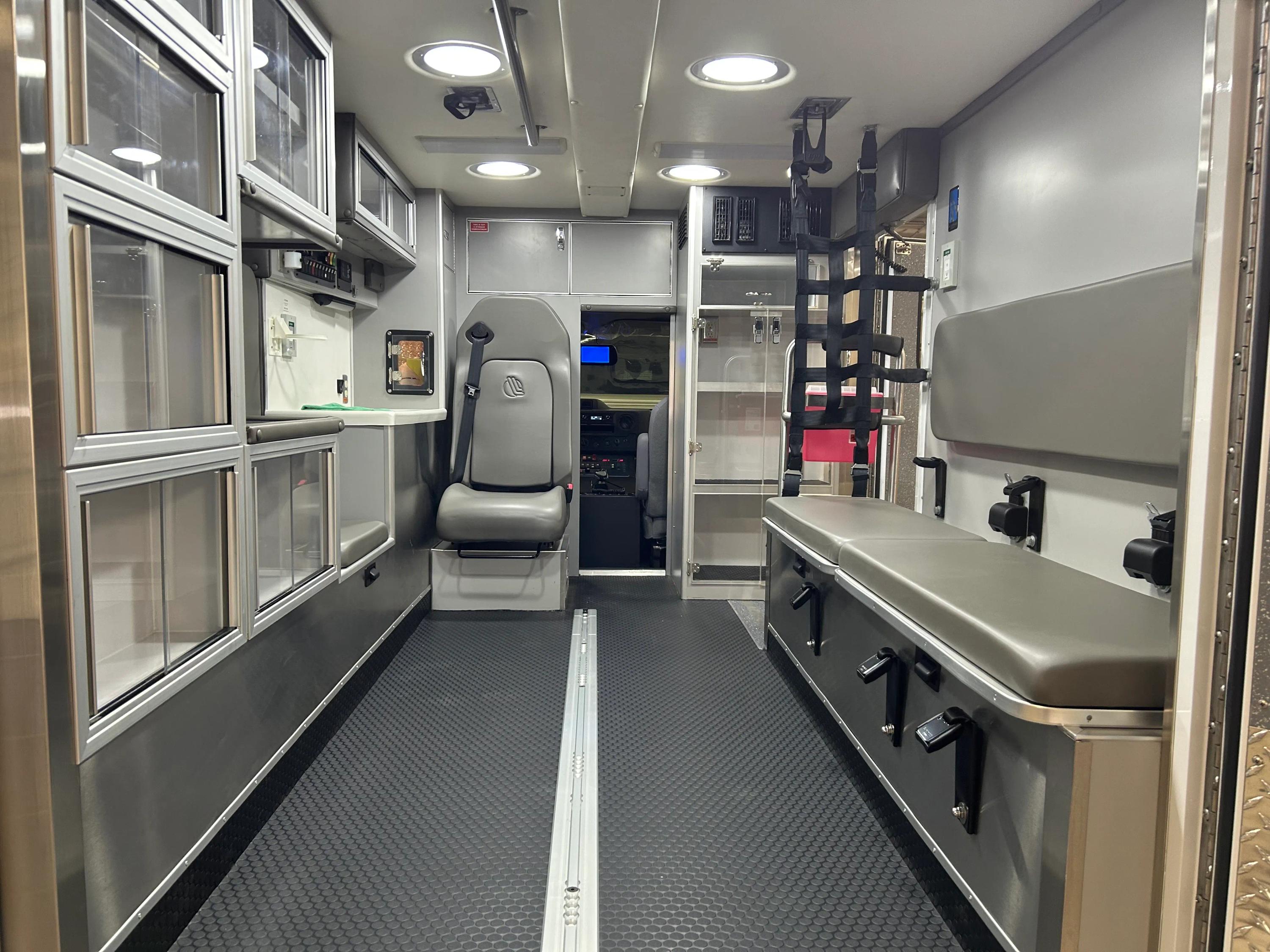 2024 FORD E-350 TYPE III Modular Remount Ambulance - image 16