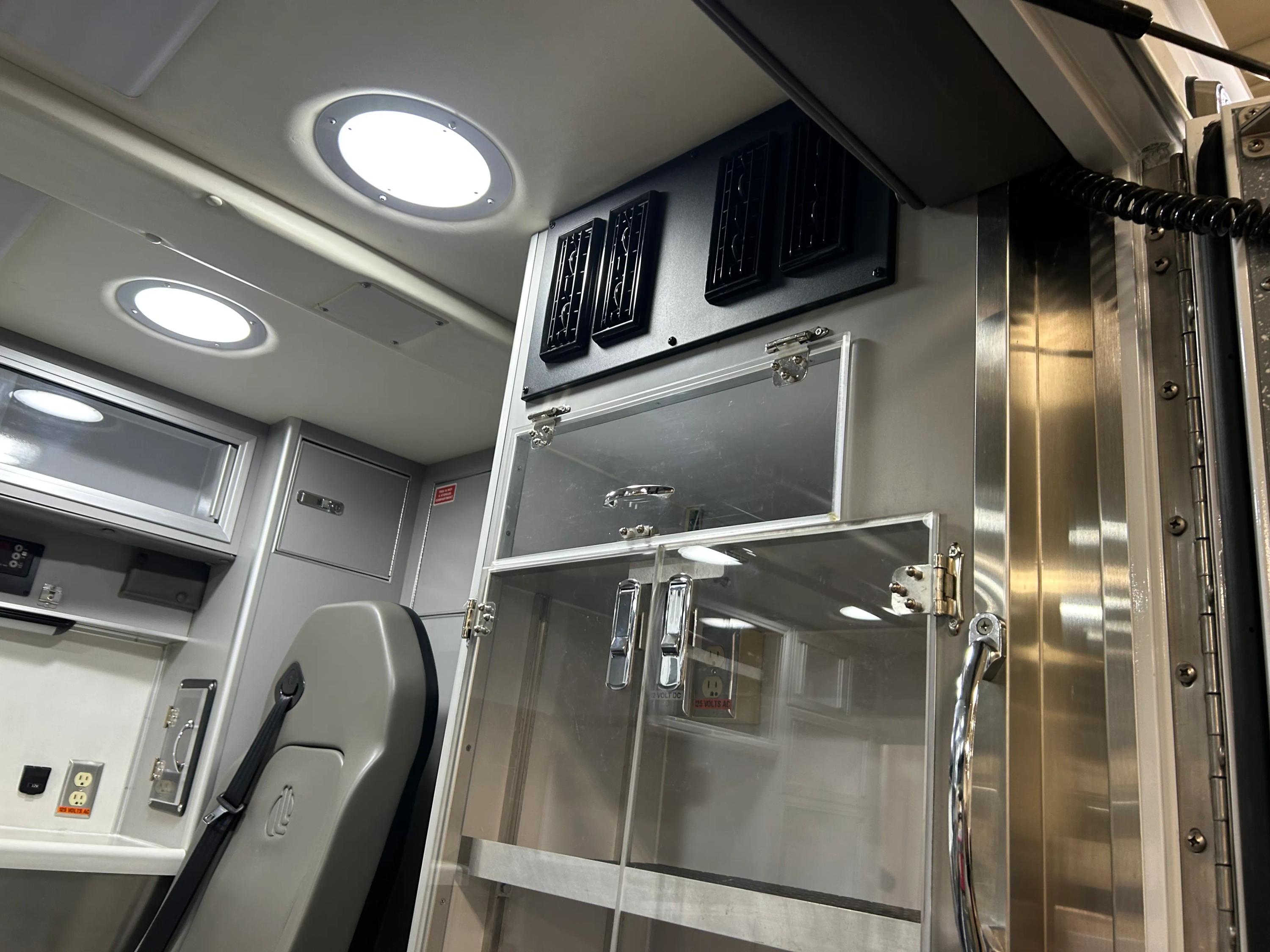 2024 FORD E-350 TYPE III Modular Remount Ambulance - image 18