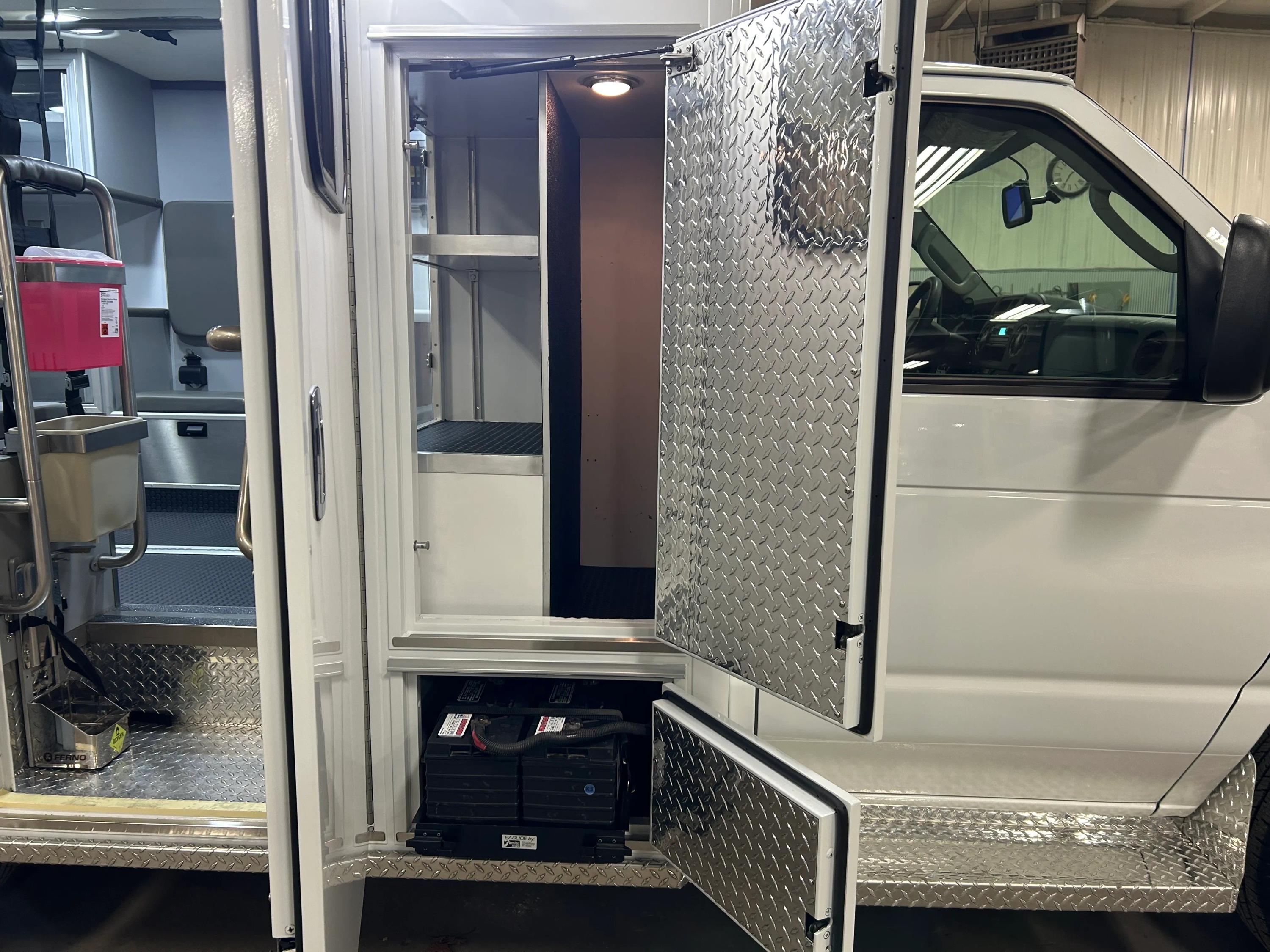 2024 FORD E-350 TYPE III Modular Remount Ambulance - image 20