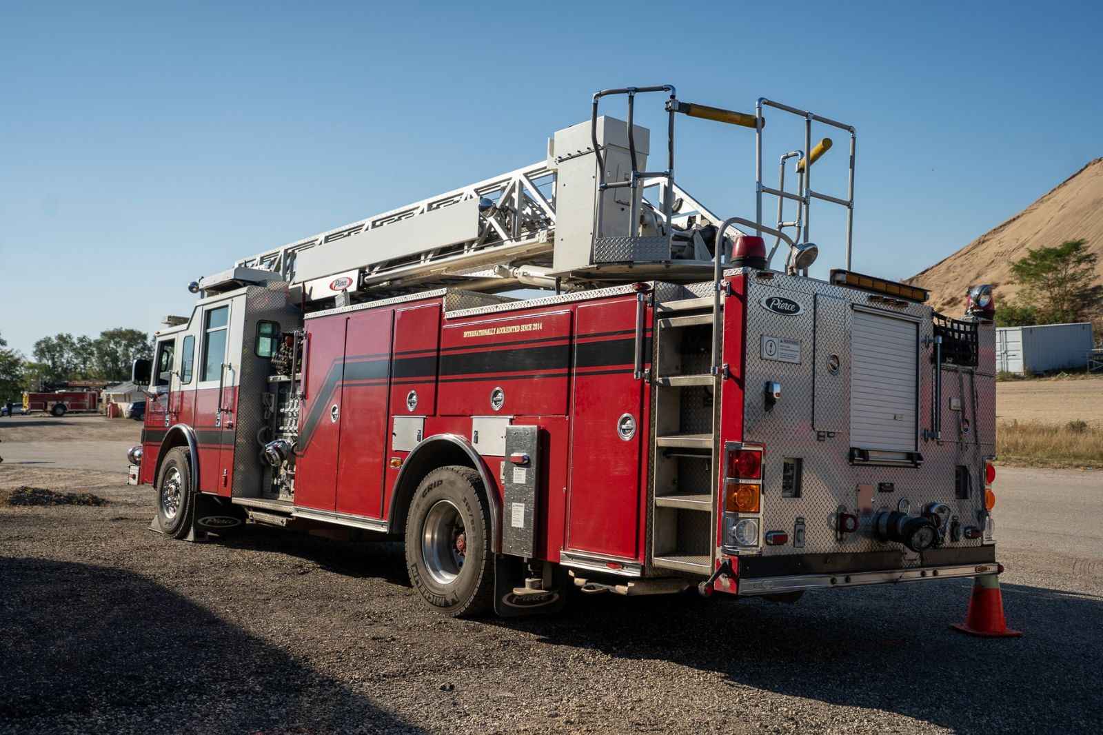 2006 Pierce 75' Quint - image 13