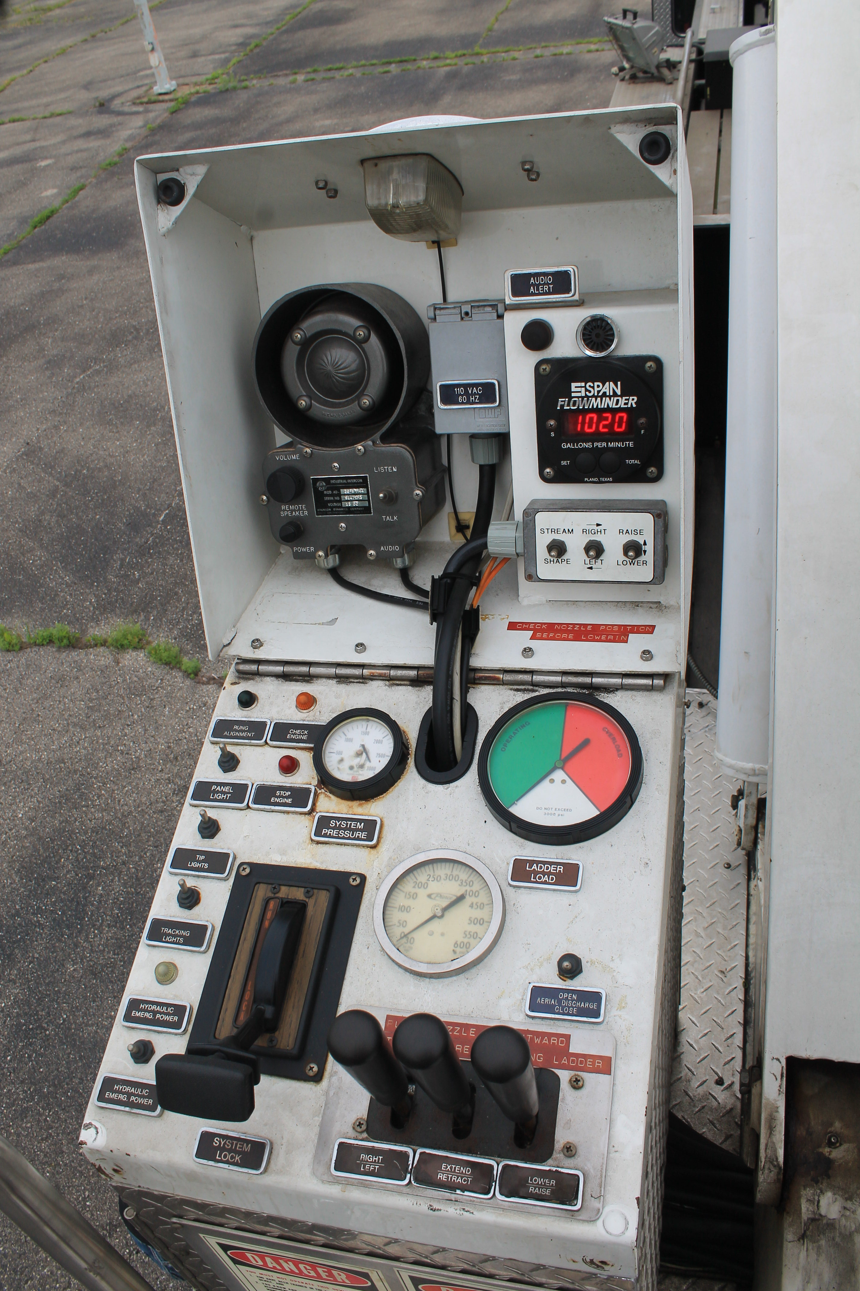 1991 Pierce Arrow 100' Aerial - image 10