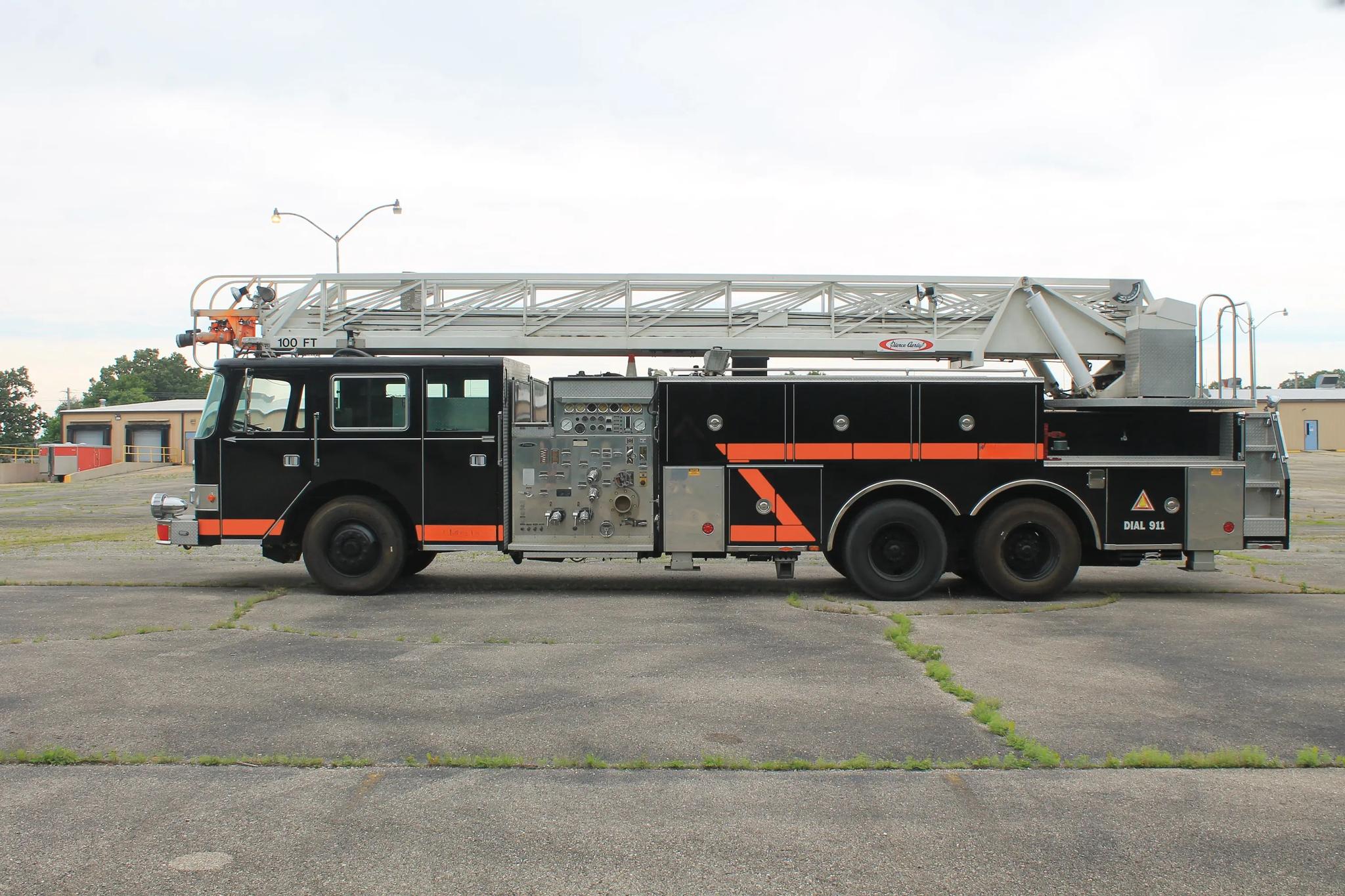 1991 Pierce Arrow 100' Aerial - image 3