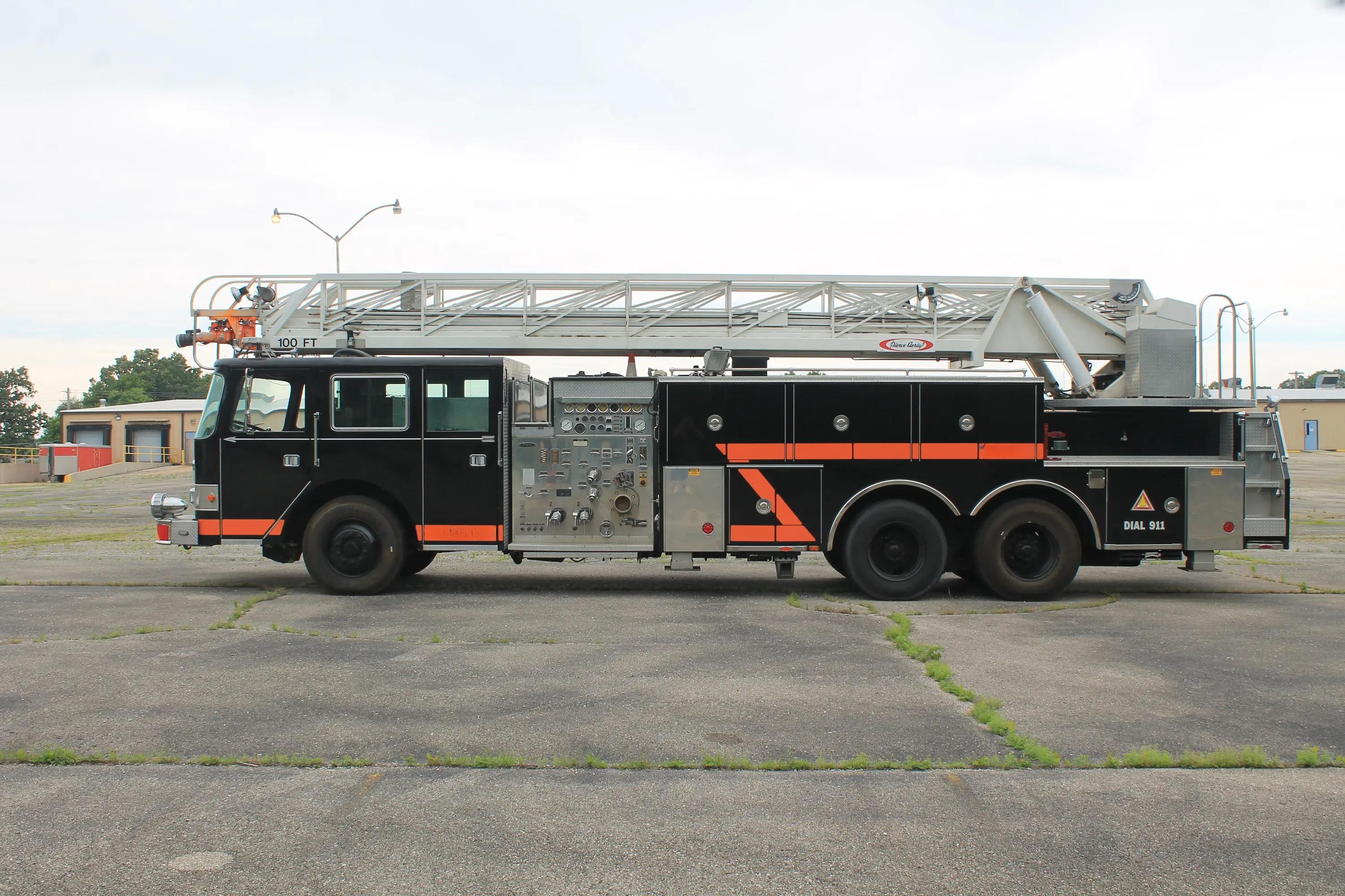 1991 Pierce Arrow 100' Aerial - image 3