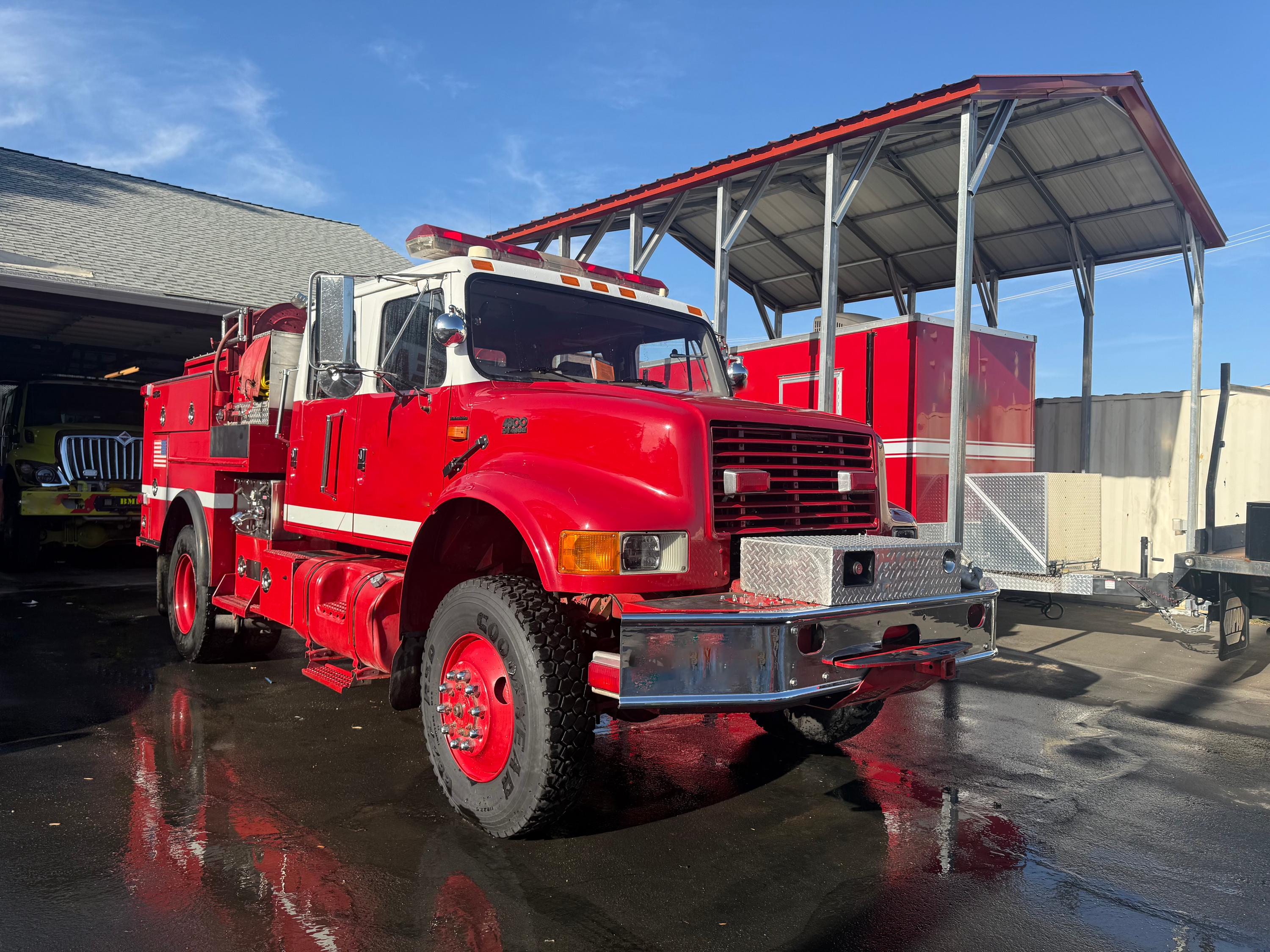 2000 West Mark International 4x4 Pumper - image 3