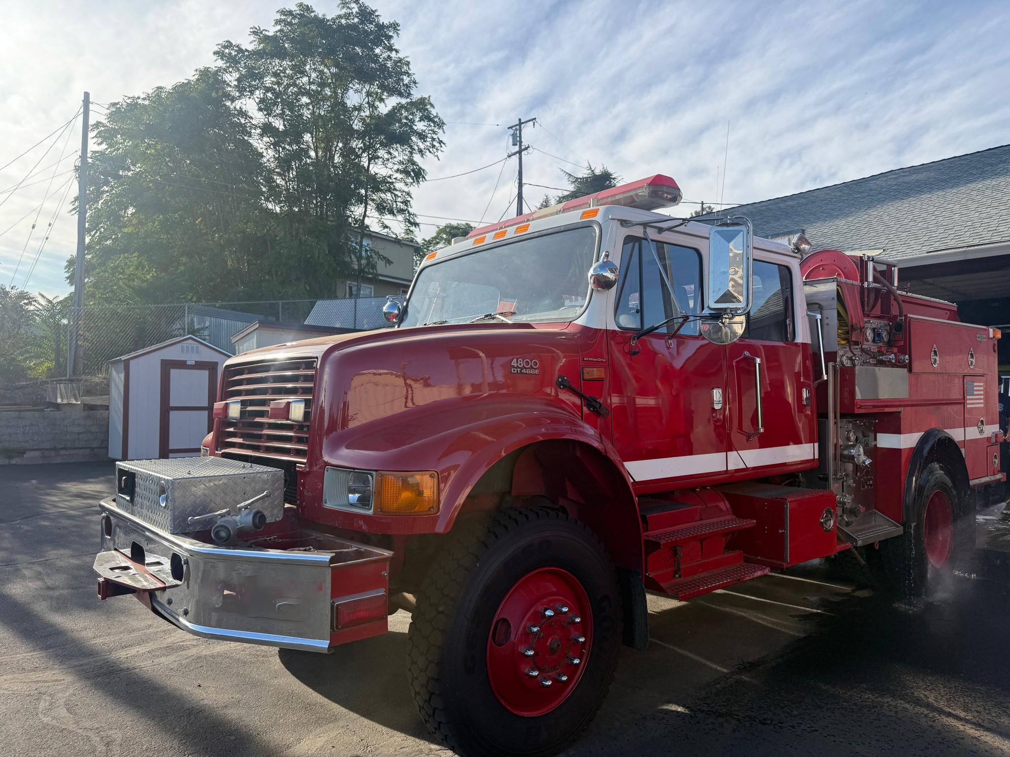 2000 West Mark International 4x4 Pumper - image 1